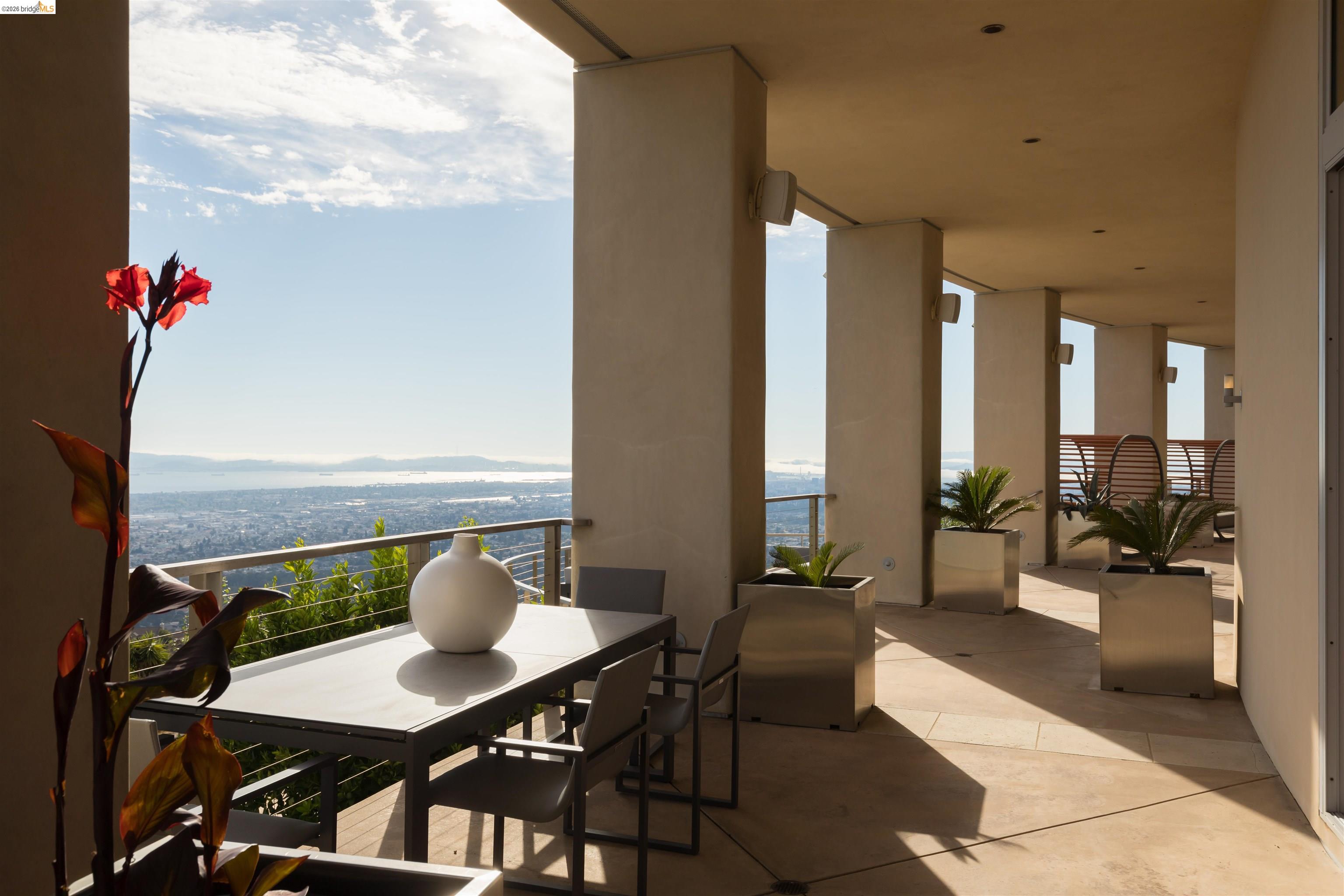 Detail Gallery Image 15 of 53 For 13367 Campus Dr., Oakland,  CA 94619 - 5 Beds | 4/1 Baths