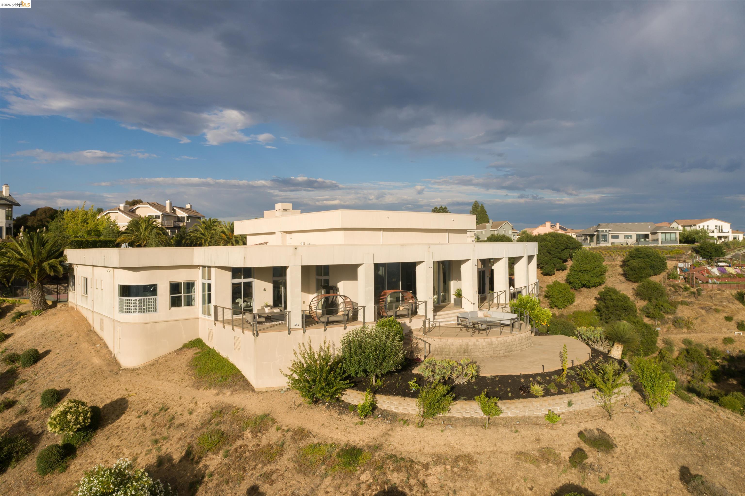 Detail Gallery Image 20 of 53 For 13367 Campus Dr., Oakland,  CA 94619 - 5 Beds | 4/1 Baths