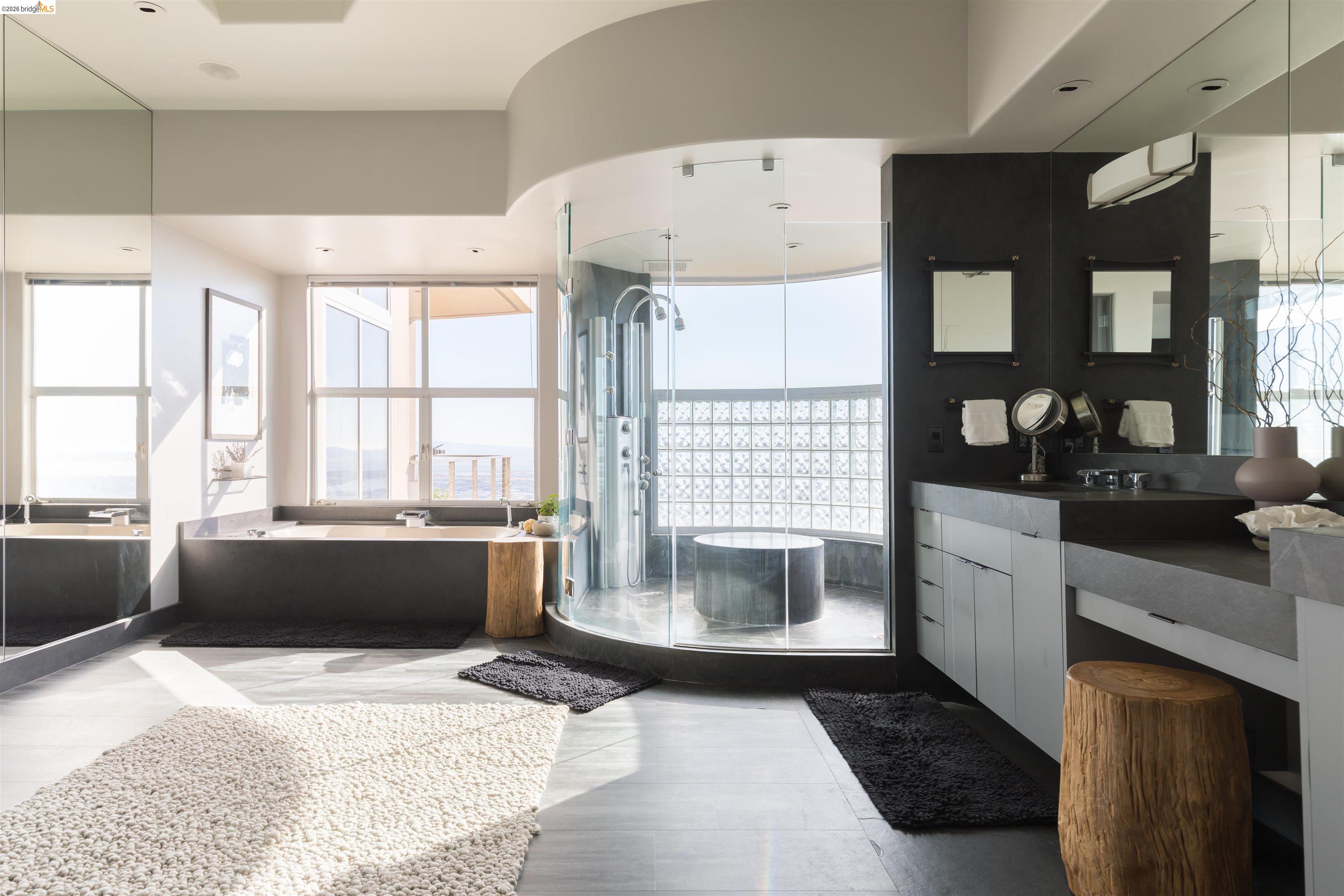 Detail Gallery Image 27 of 53 For 13367 Campus Dr., Oakland,  CA 94619 - 5 Beds | 4/1 Baths