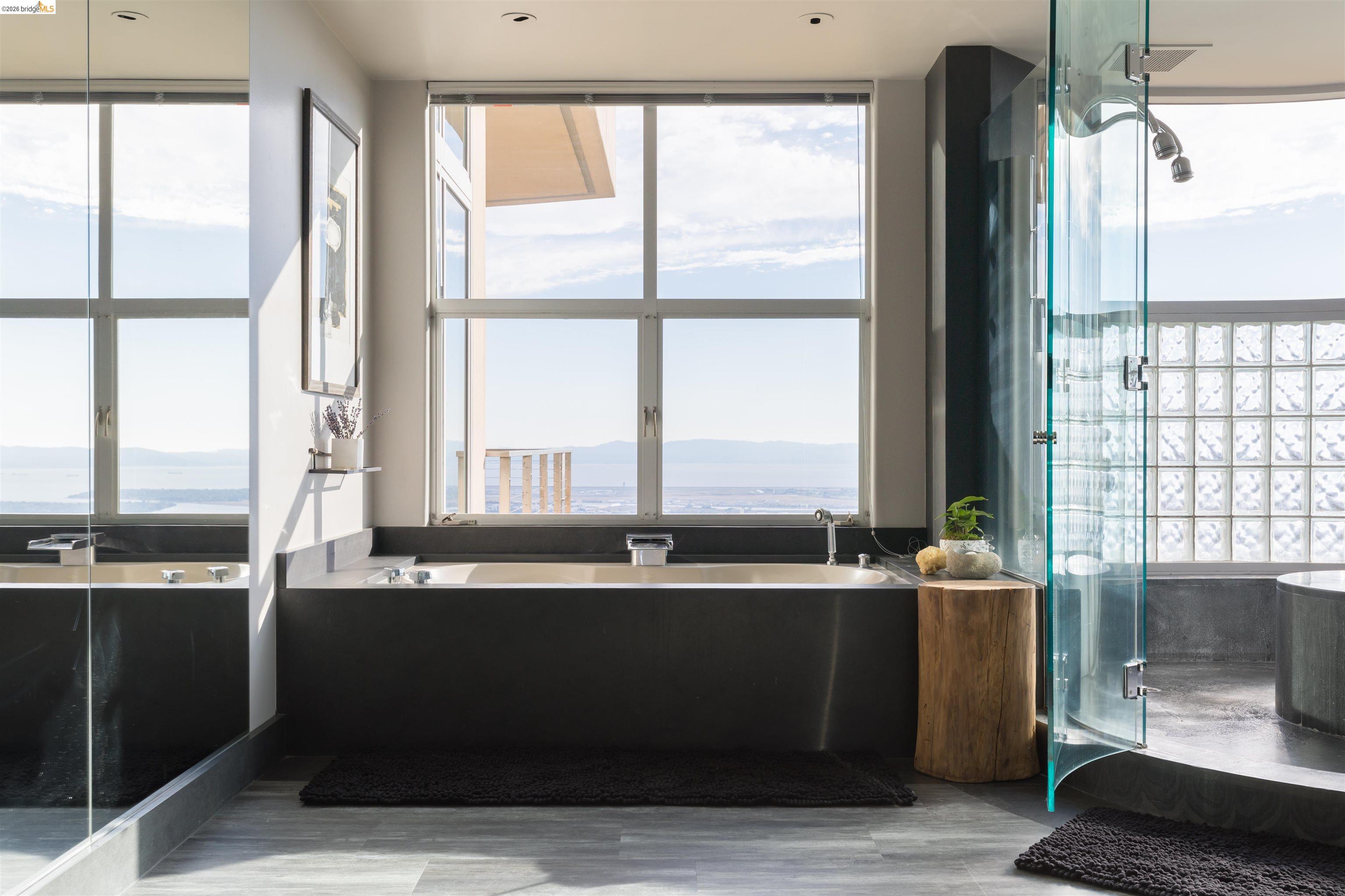 Detail Gallery Image 28 of 53 For 13367 Campus Dr., Oakland,  CA 94619 - 5 Beds | 4/1 Baths