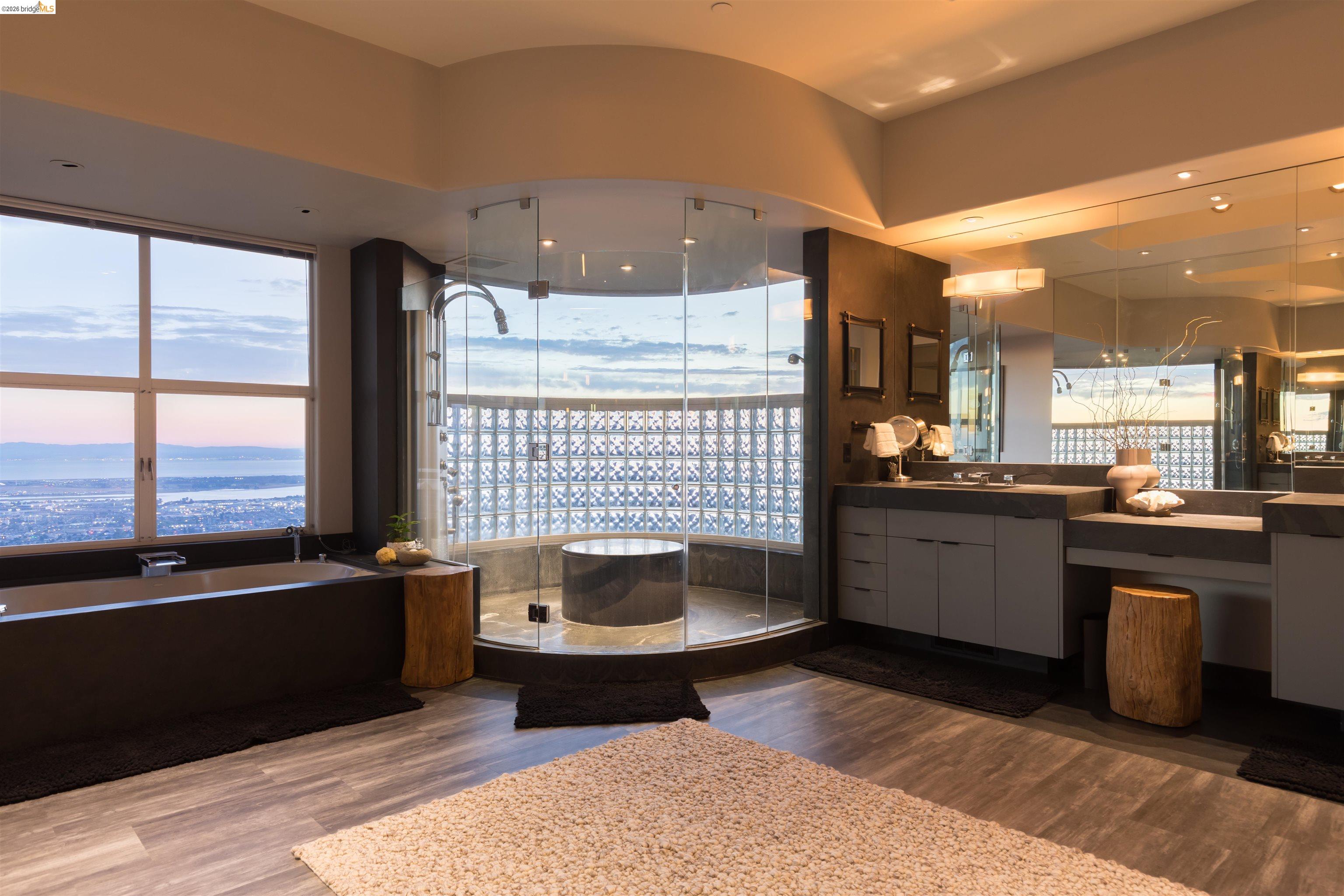 Detail Gallery Image 29 of 53 For 13367 Campus Dr., Oakland,  CA 94619 - 5 Beds | 4/1 Baths