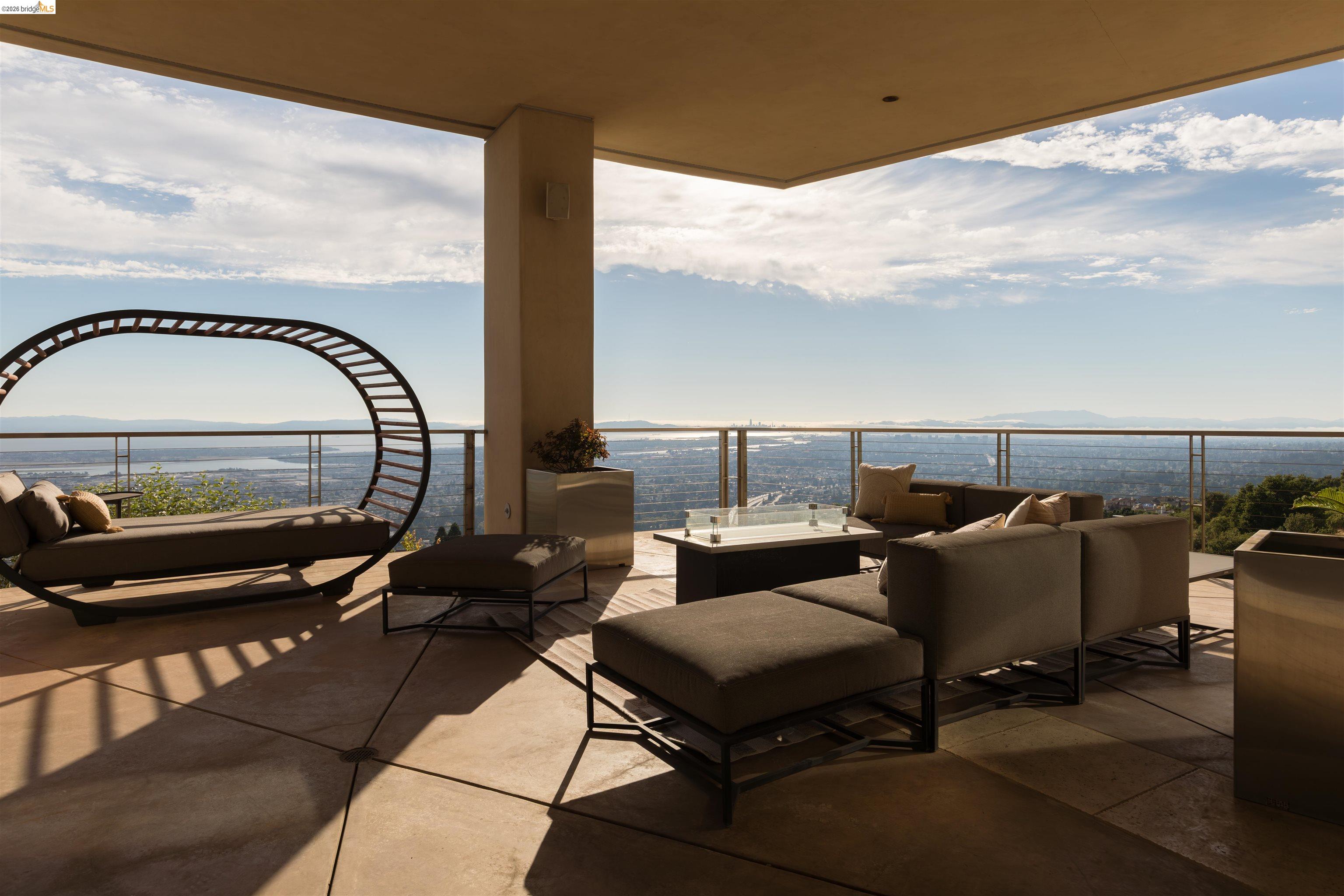 Detail Gallery Image 31 of 53 For 13367 Campus Dr., Oakland,  CA 94619 - 5 Beds | 4/1 Baths