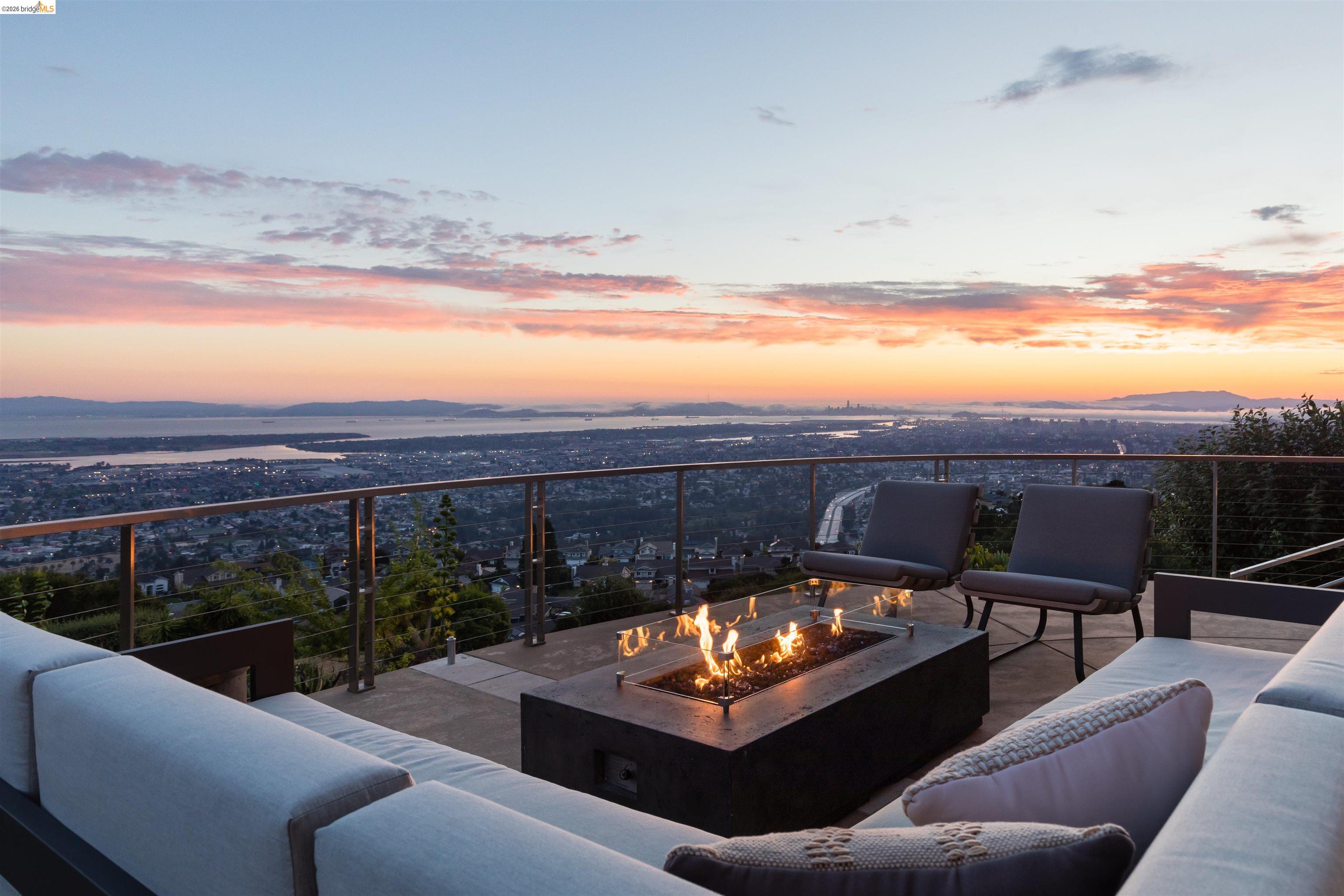 Detail Gallery Image 44 of 53 For 13367 Campus Dr., Oakland,  CA 94619 - 5 Beds | 4/1 Baths