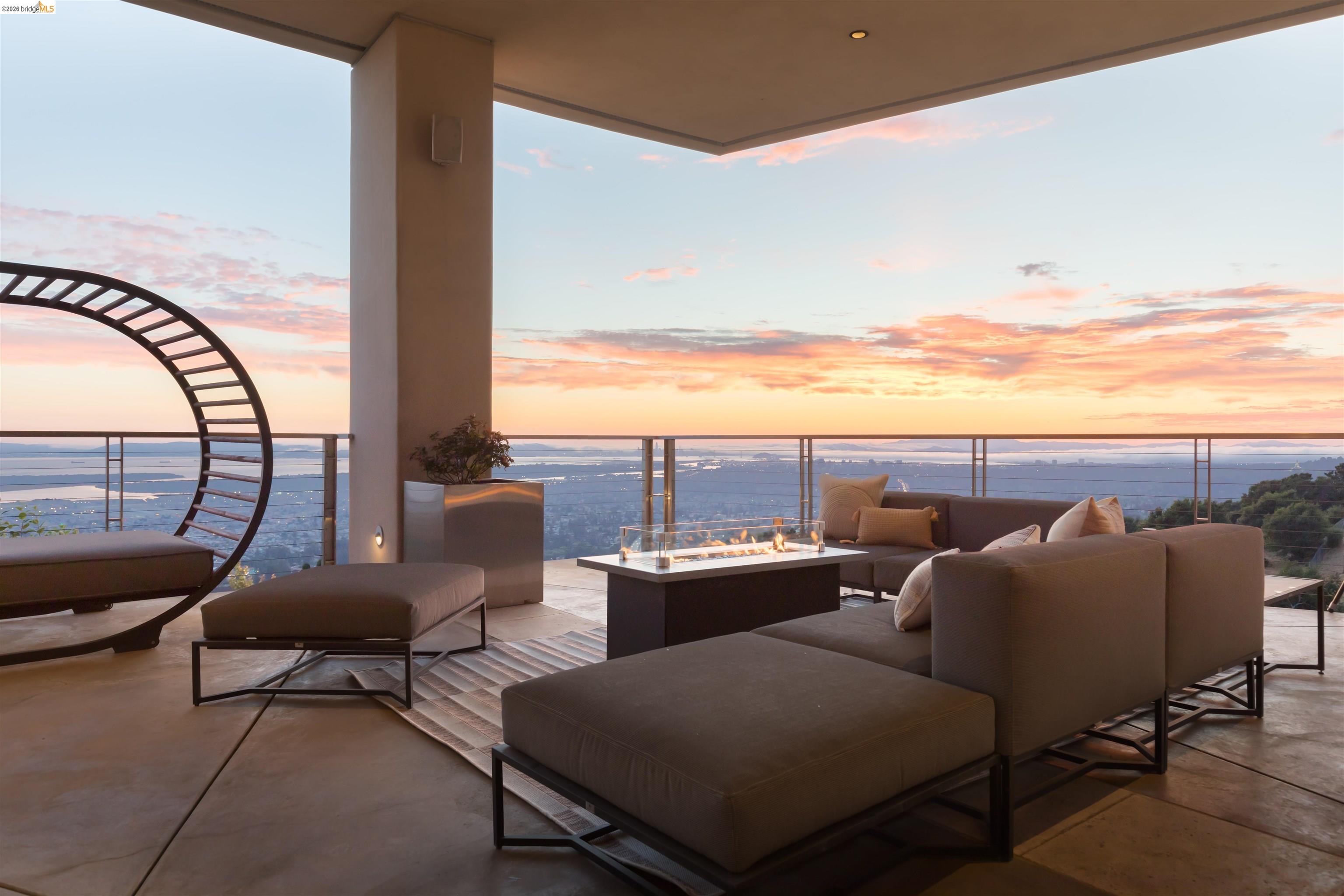 Detail Gallery Image 45 of 53 For 13367 Campus Dr., Oakland,  CA 94619 - 5 Beds | 4/1 Baths