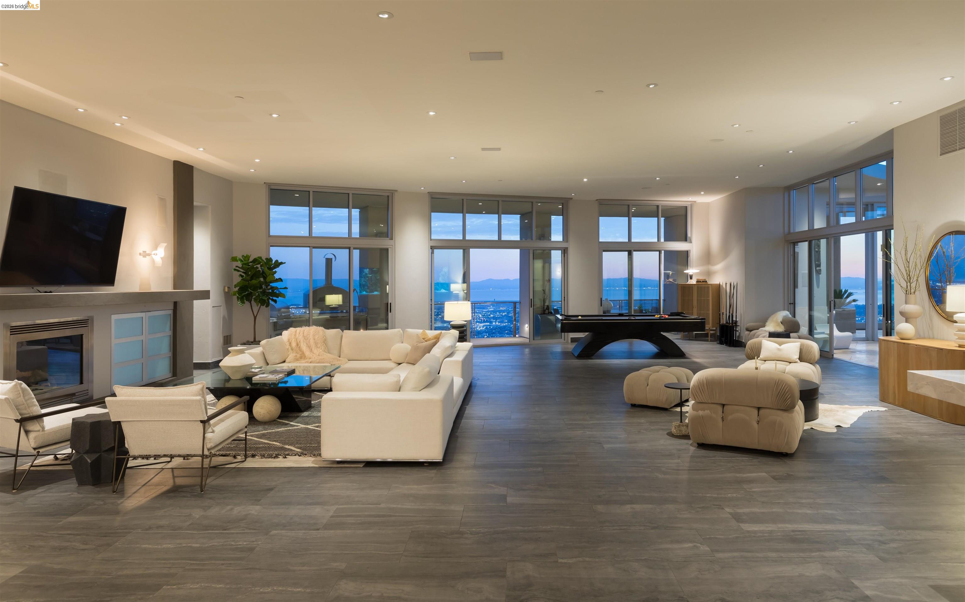 Detail Gallery Image 46 of 53 For 13367 Campus Dr., Oakland,  CA 94619 - 5 Beds | 4/1 Baths