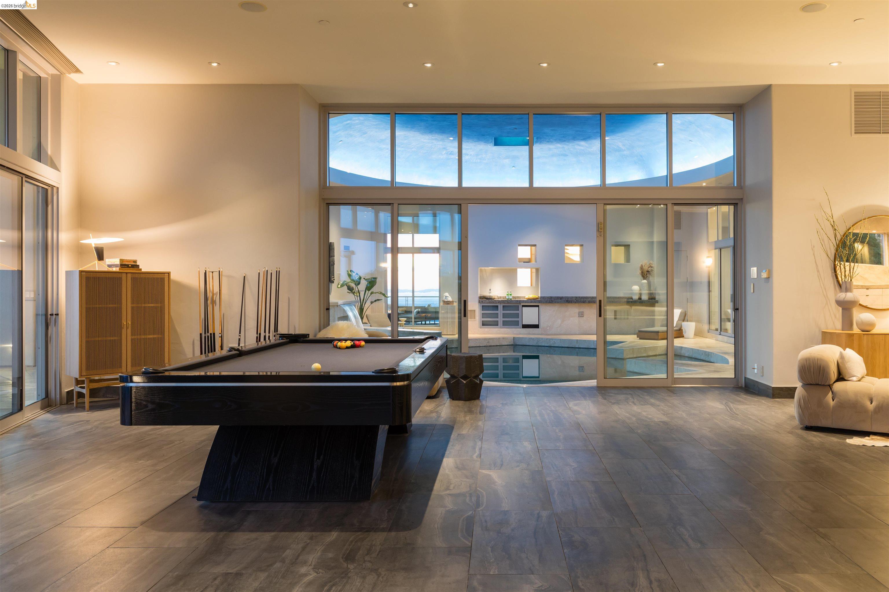 Detail Gallery Image 47 of 53 For 13367 Campus Dr., Oakland,  CA 94619 - 5 Beds | 4/1 Baths