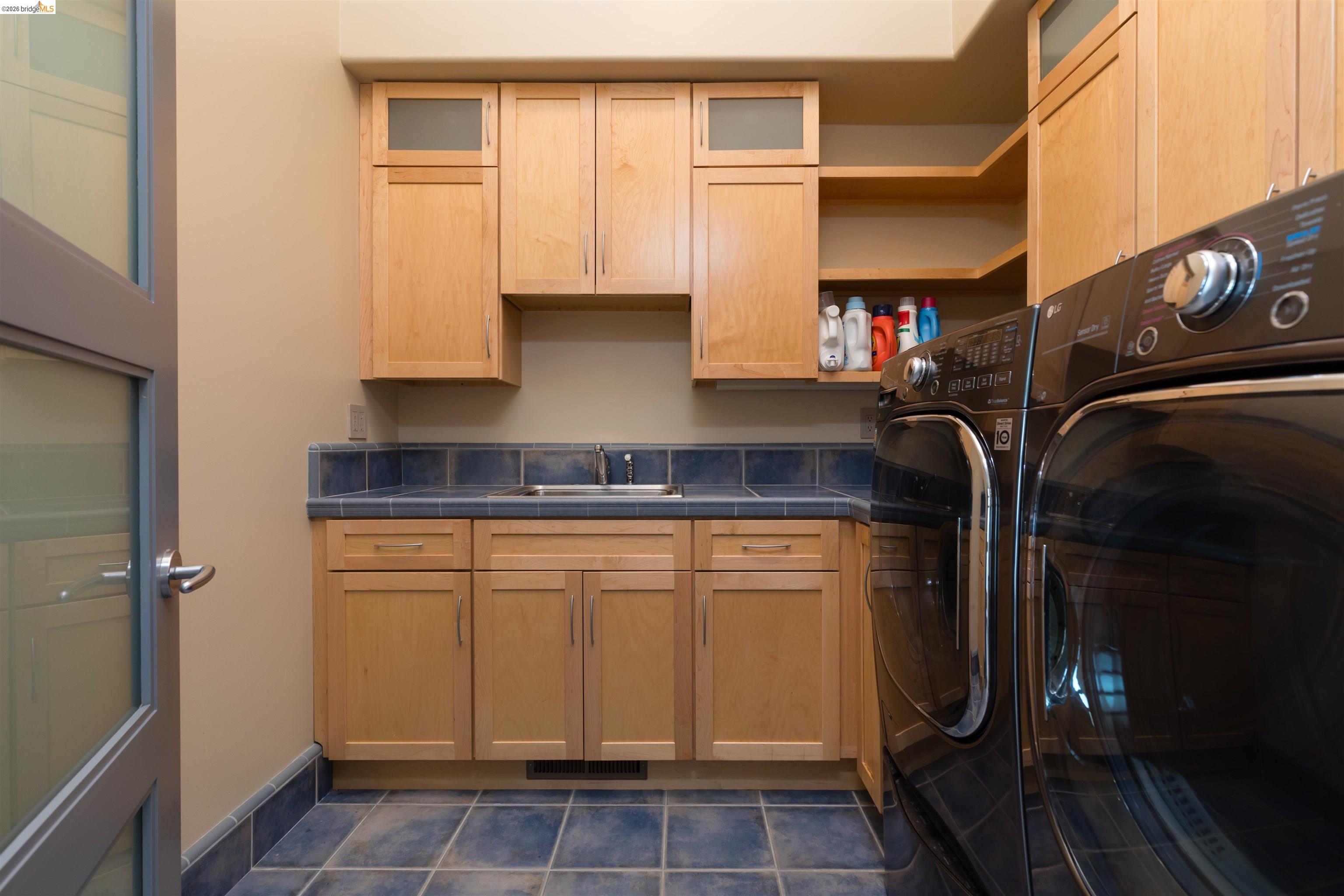 Detail Gallery Image 49 of 53 For 13367 Campus Dr., Oakland,  CA 94619 - 5 Beds | 4/1 Baths