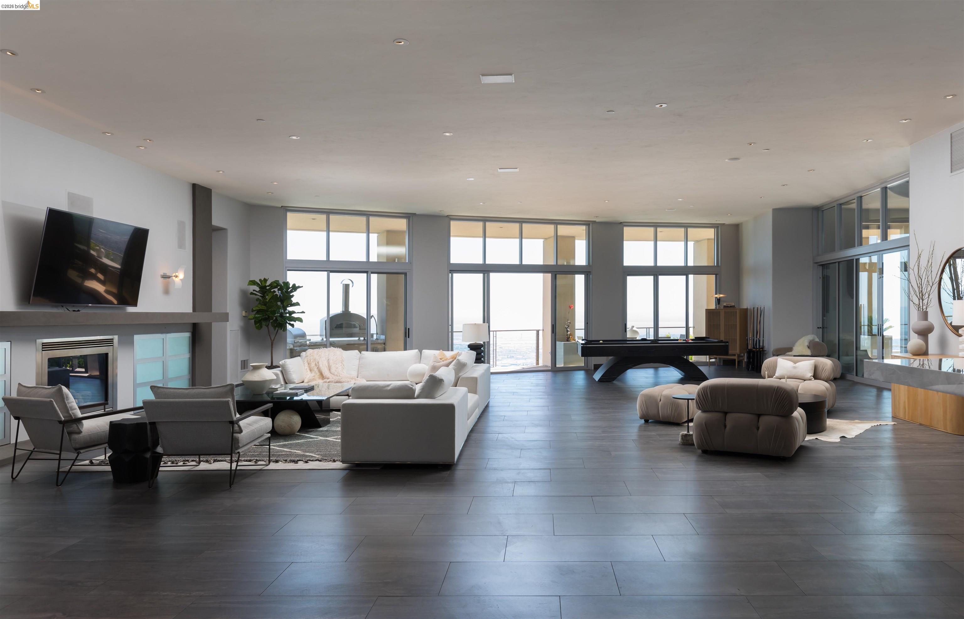 Detail Gallery Image 7 of 53 For 13367 Campus Dr., Oakland,  CA 94619 - 5 Beds | 4/1 Baths