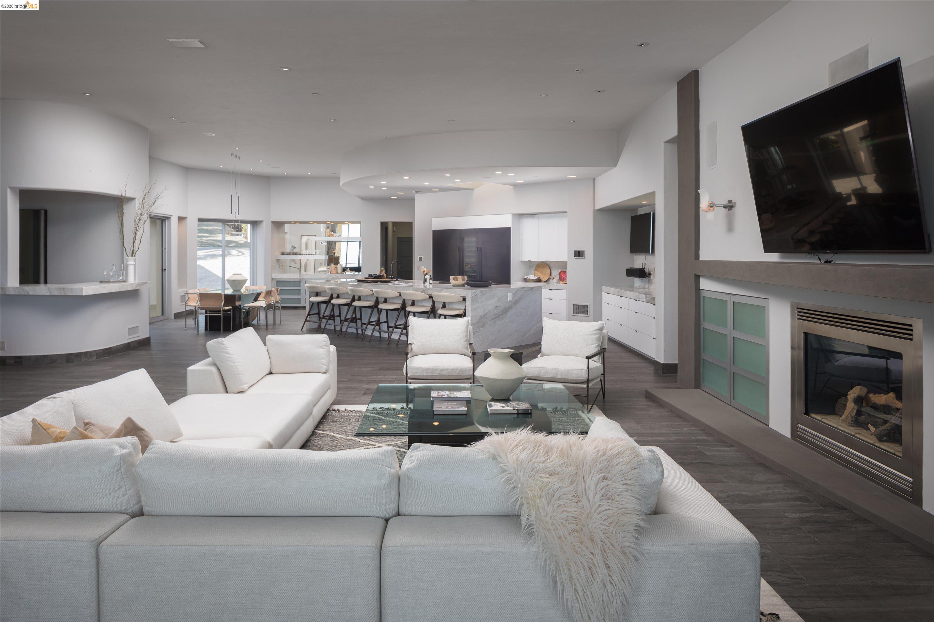 Detail Gallery Image 9 of 53 For 13367 Campus Dr., Oakland,  CA 94619 - 5 Beds | 4/1 Baths