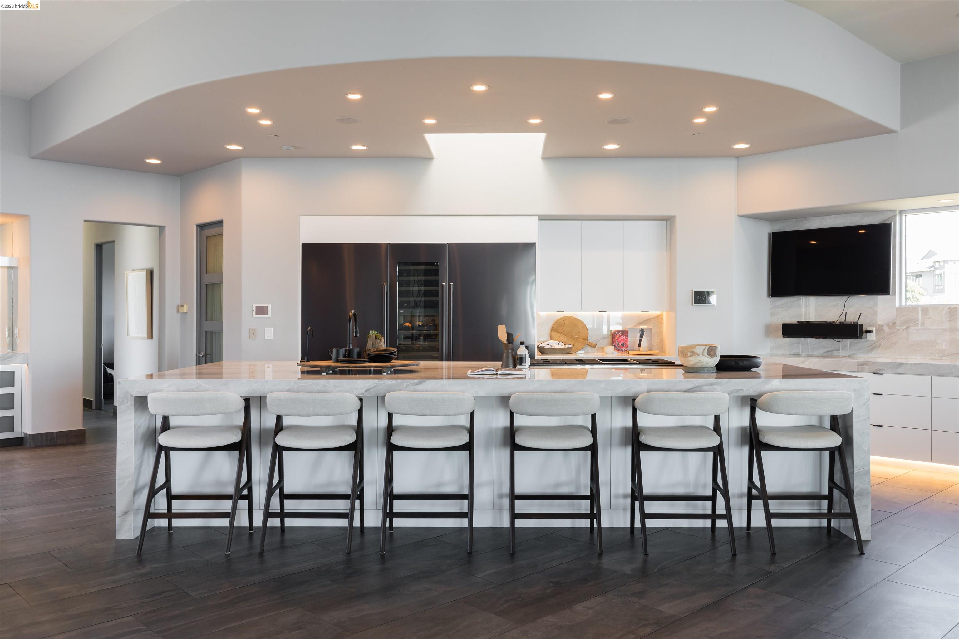 Detail Gallery Image 10 of 53 For 13367 Campus Dr., Oakland,  CA 94619 - 5 Beds | 4/1 Baths