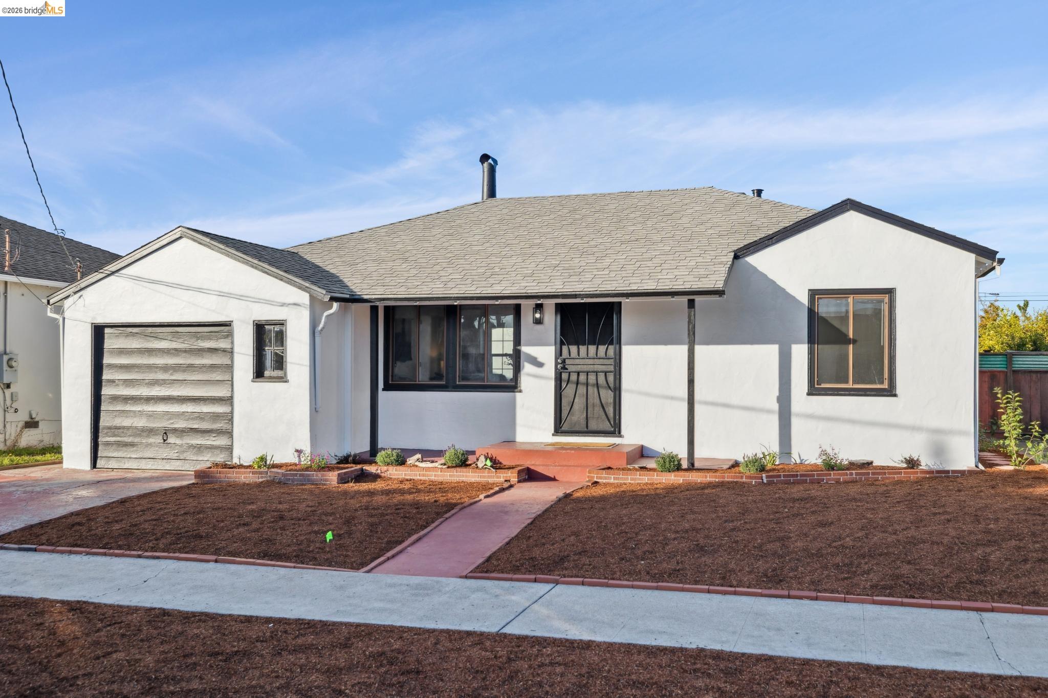 Detail Gallery Image 3 of 50 For 1921 Coalinga Ave, Richmond,  CA 94801 - 3 Beds | 2 Baths