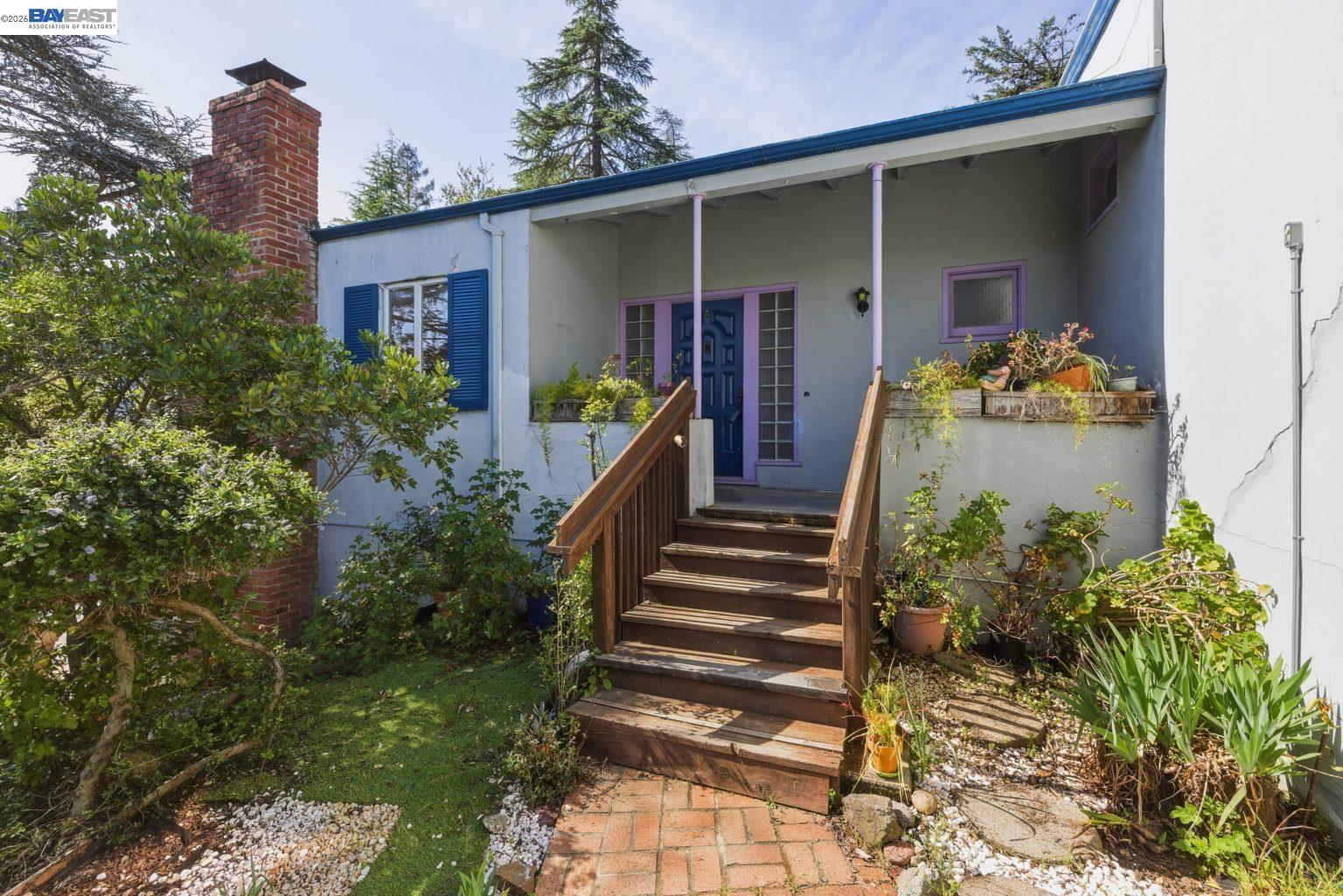 Detail Gallery Image 2 of 44 For 3890 Serrano St, Martinez,  CA 94553 - 3 Beds | 2/1 Baths