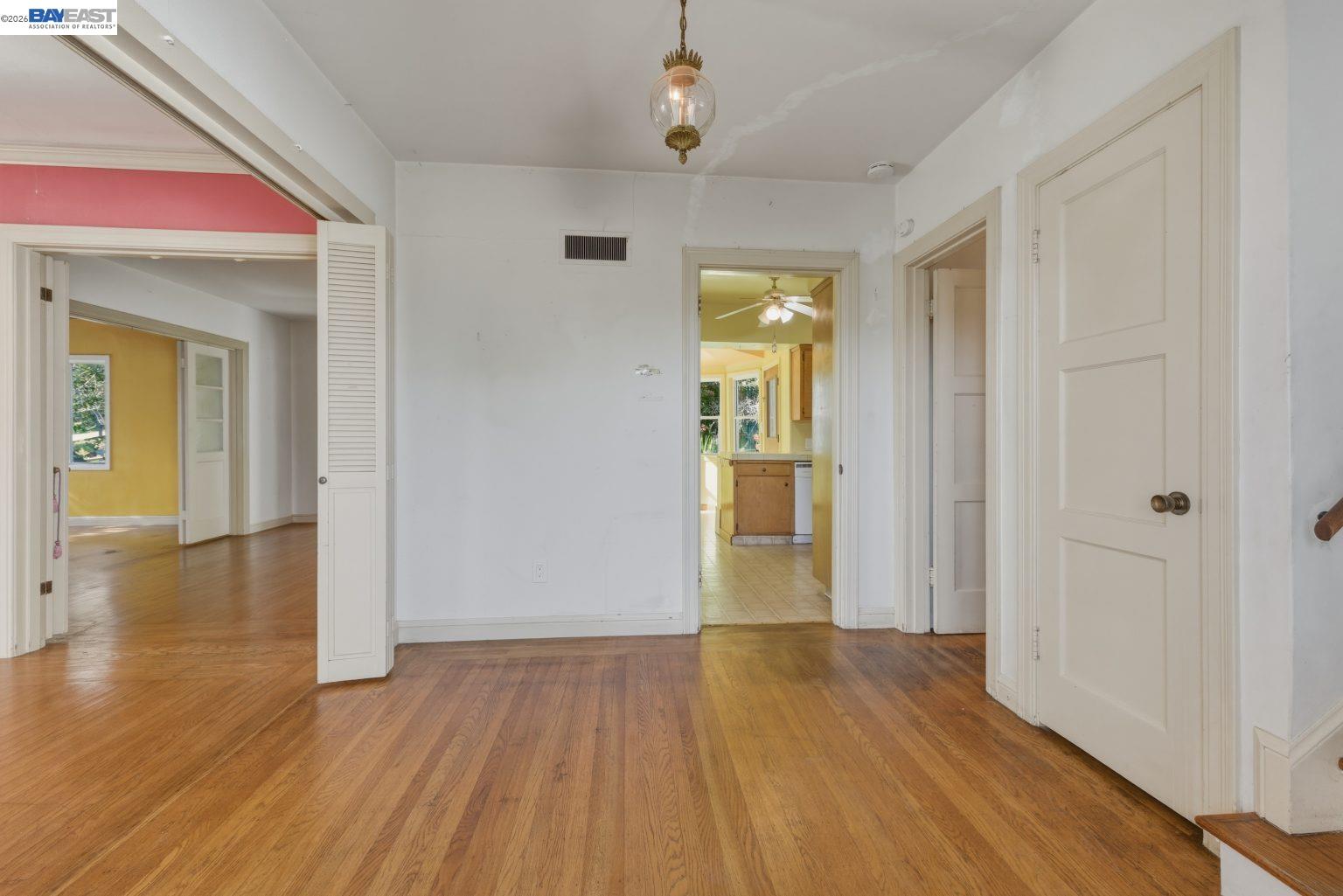 Detail Gallery Image 11 of 44 For 3890 Serrano St, Martinez,  CA 94553 - 3 Beds | 2/1 Baths