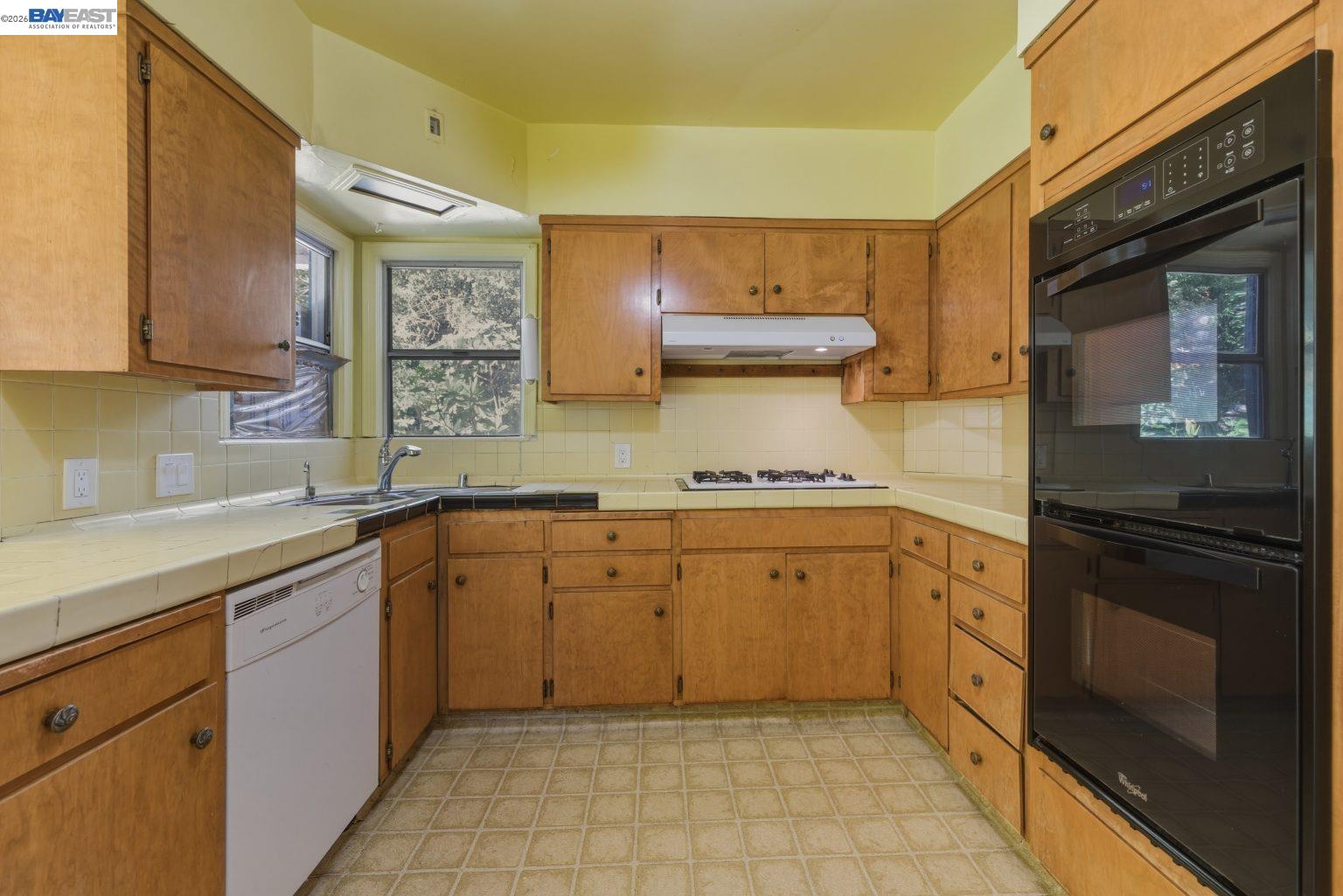Detail Gallery Image 15 of 44 For 3890 Serrano St, Martinez,  CA 94553 - 3 Beds | 2/1 Baths
