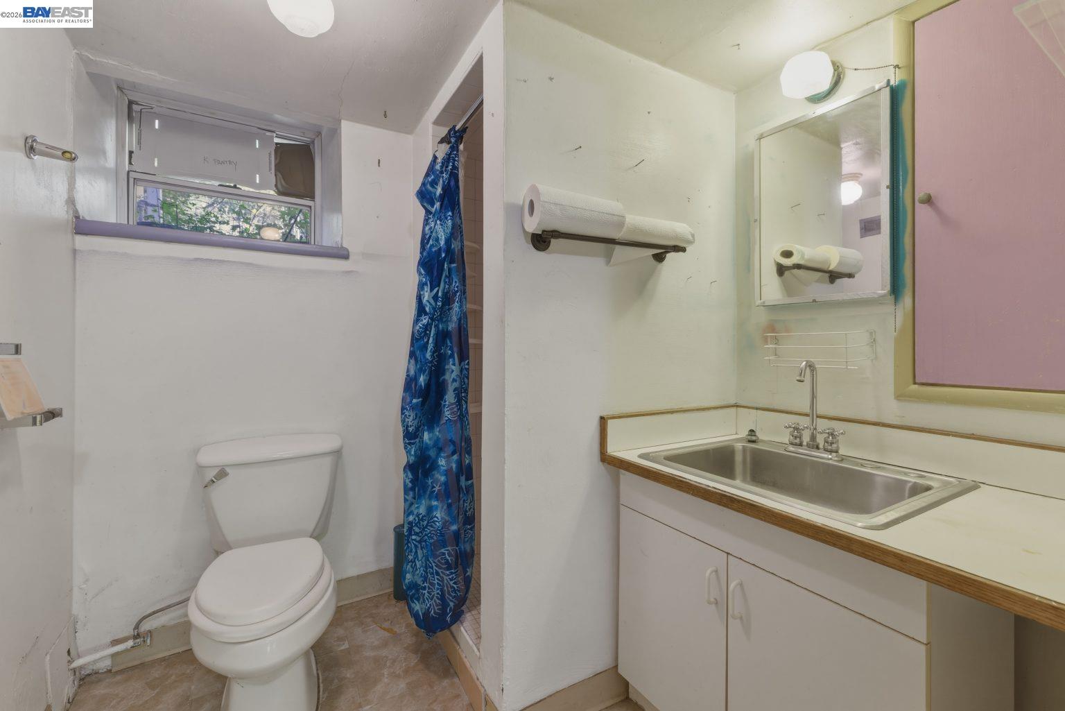 Detail Gallery Image 27 of 44 For 3890 Serrano St, Martinez,  CA 94553 - 3 Beds | 2/1 Baths