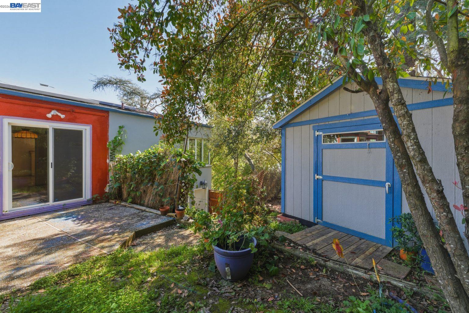 Detail Gallery Image 37 of 44 For 3890 Serrano St, Martinez,  CA 94553 - 3 Beds | 2/1 Baths
