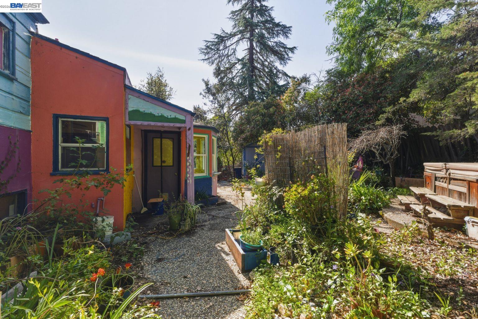 Detail Gallery Image 38 of 44 For 3890 Serrano St, Martinez,  CA 94553 - 3 Beds | 2/1 Baths