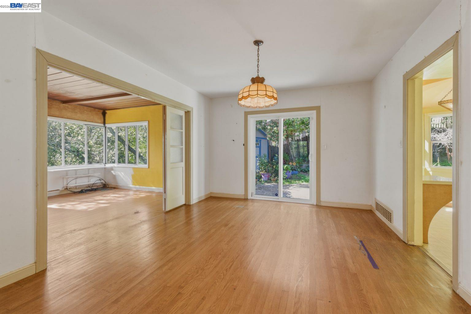 Detail Gallery Image 9 of 44 For 3890 Serrano St, Martinez,  CA 94553 - 3 Beds | 2/1 Baths