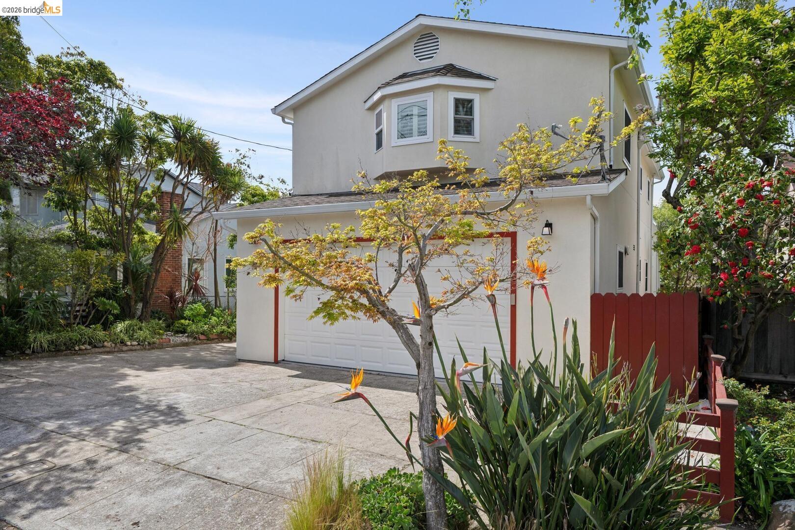 Detail Gallery Image 2 of 34 For 145 Ramona Ave, El Cerrito,  CA 94530 - 3 Beds | 3/1 Baths