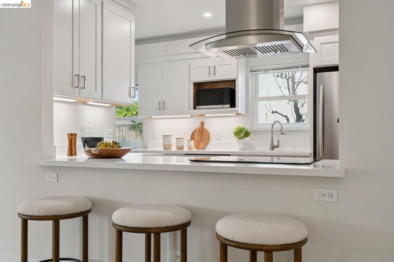 Detail Gallery Image 14 of 34 For 145 Ramona Ave, El Cerrito,  CA 94530 - 3 Beds | 3/1 Baths