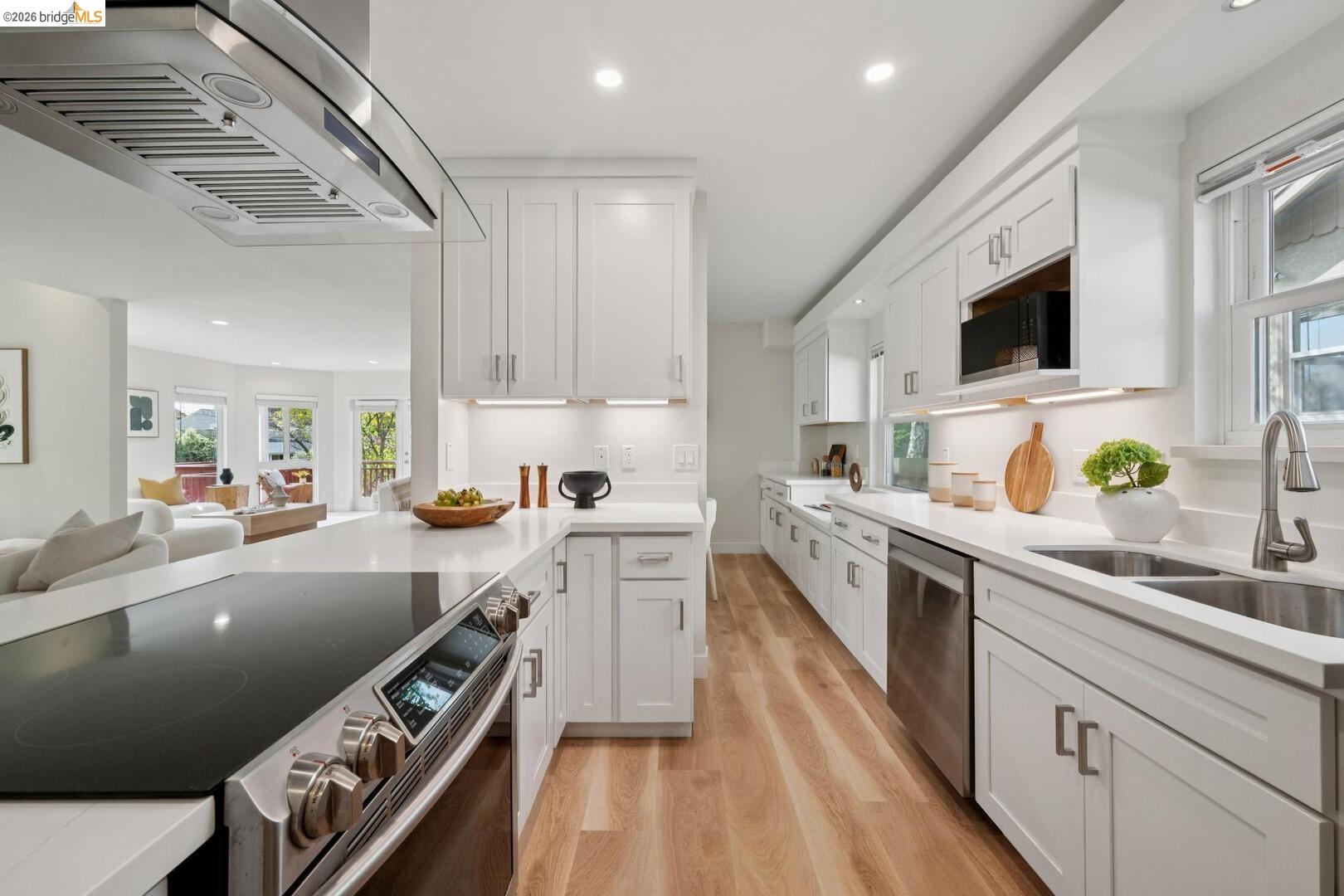 Detail Gallery Image 16 of 34 For 145 Ramona Ave, El Cerrito,  CA 94530 - 3 Beds | 3/1 Baths