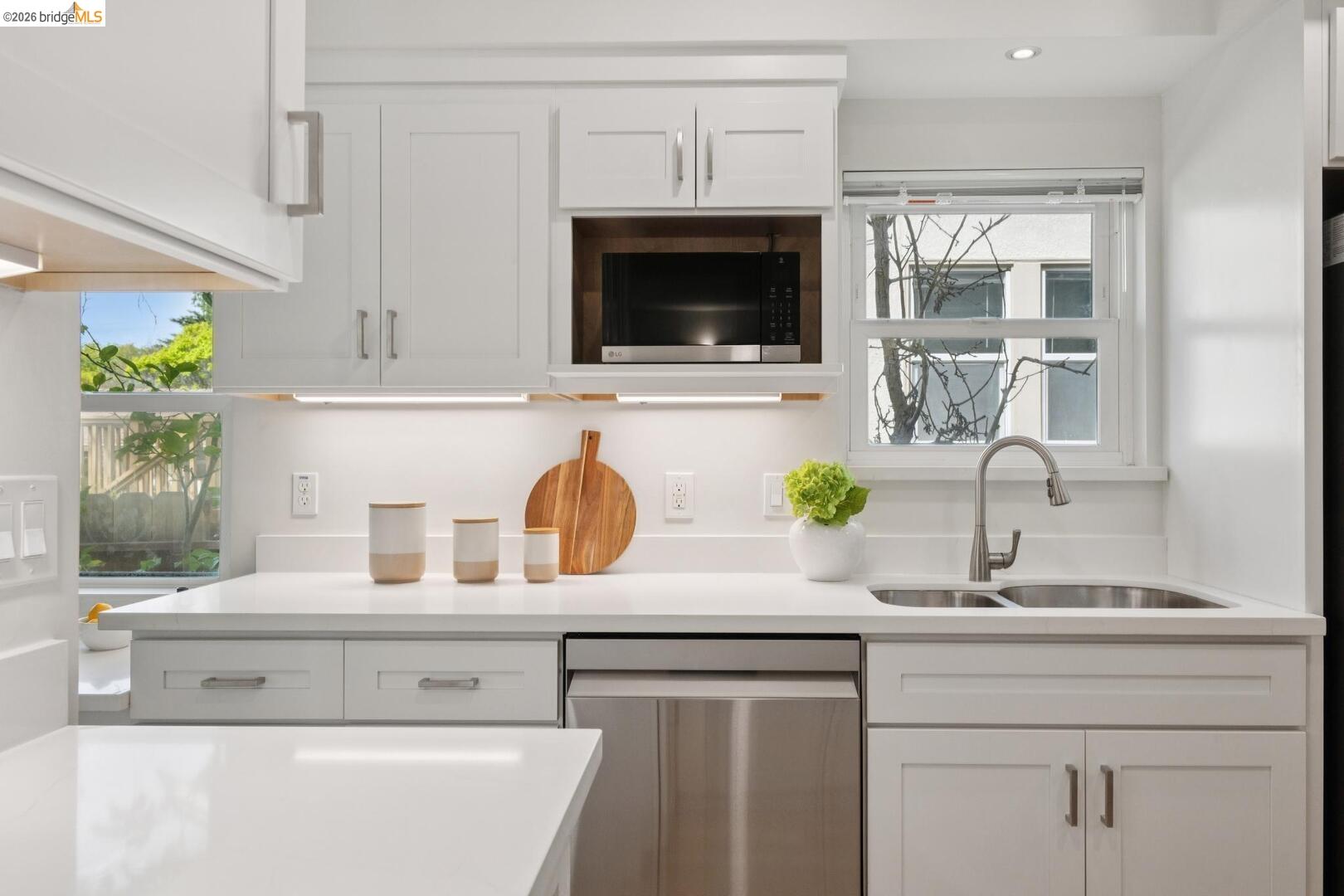 Detail Gallery Image 18 of 34 For 145 Ramona Ave, El Cerrito,  CA 94530 - 3 Beds | 3/1 Baths