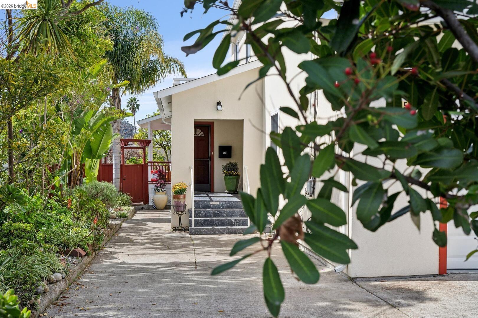 Detail Gallery Image 3 of 34 For 145 Ramona Ave, El Cerrito,  CA 94530 - 3 Beds | 3/1 Baths