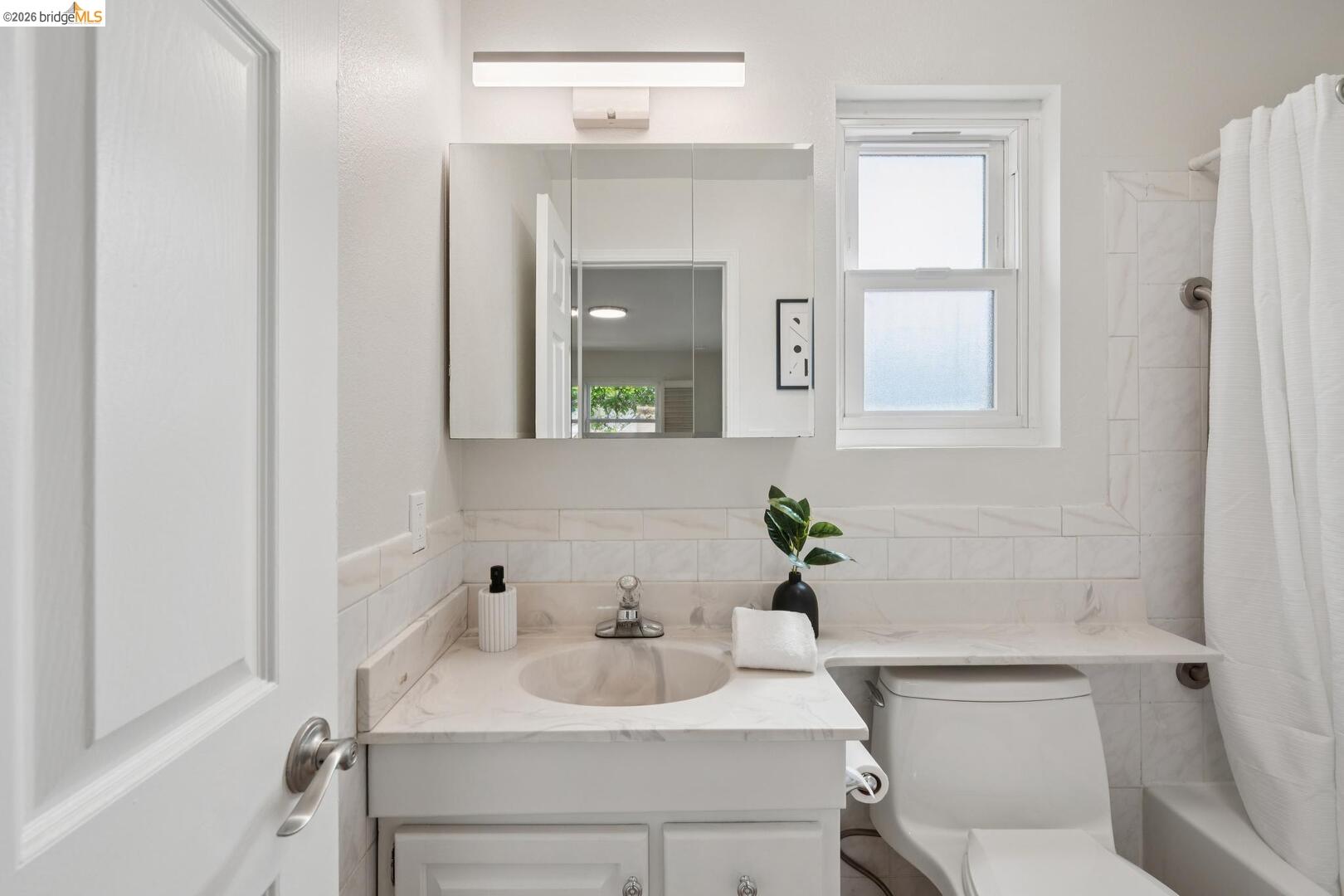 Detail Gallery Image 26 of 34 For 145 Ramona Ave, El Cerrito,  CA 94530 - 3 Beds | 3/1 Baths