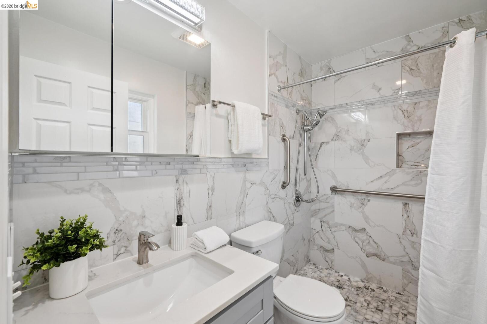 Detail Gallery Image 29 of 34 For 145 Ramona Ave, El Cerrito,  CA 94530 - 3 Beds | 3/1 Baths