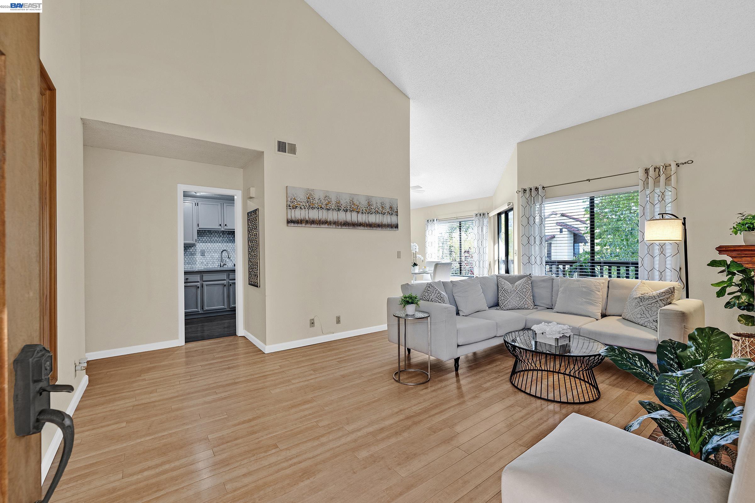 Photo #4: 41127537 Listing: Photo #4