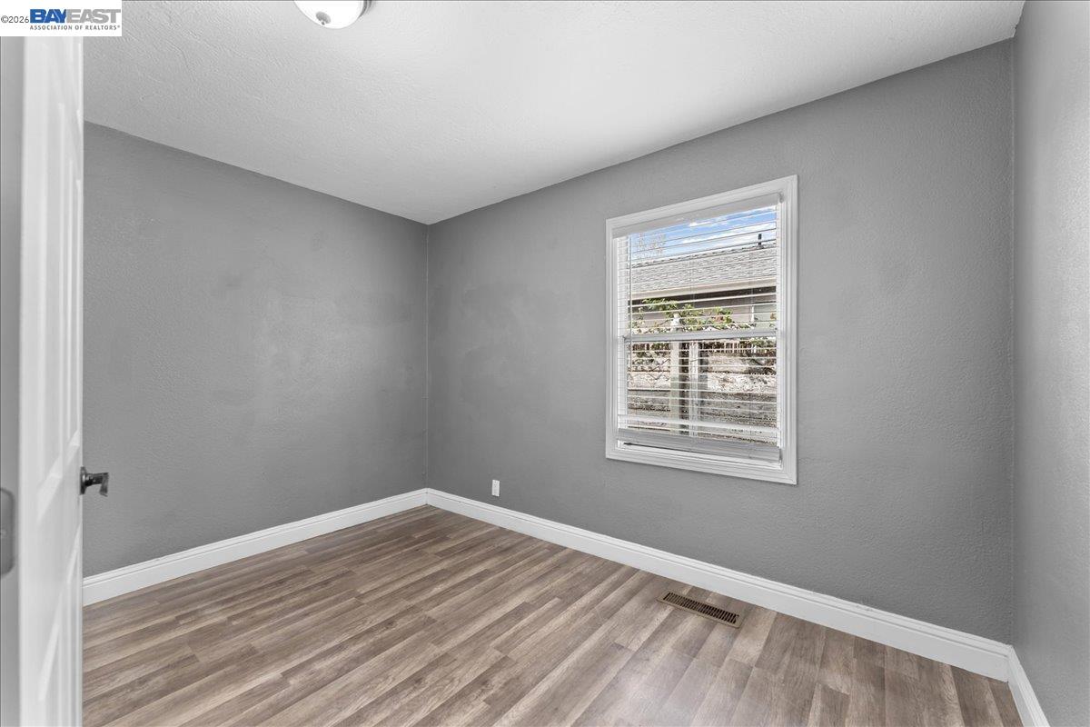 Detail Gallery Image 11 of 31 For 2315 West Ave, Santa Rosa,  CA 95407 - 3 Beds | 1 Baths