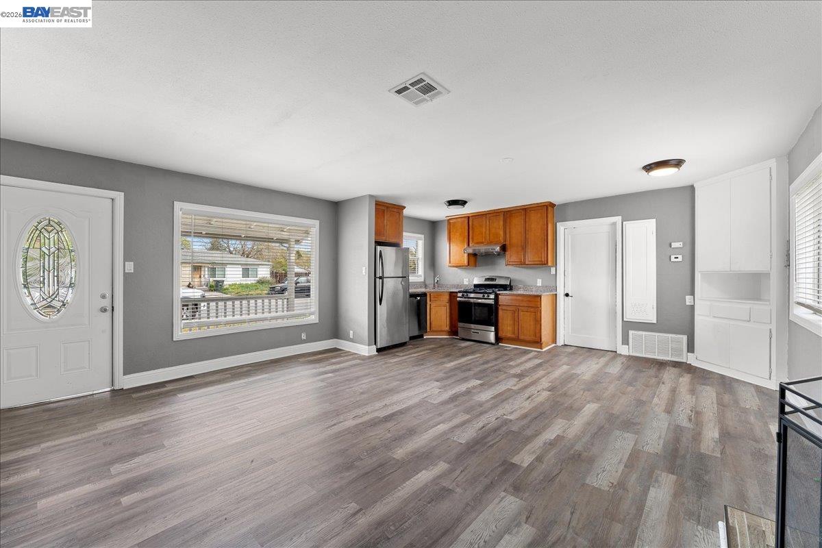 Detail Gallery Image 19 of 31 For 2315 West Ave, Santa Rosa,  CA 95407 - 3 Beds | 1 Baths