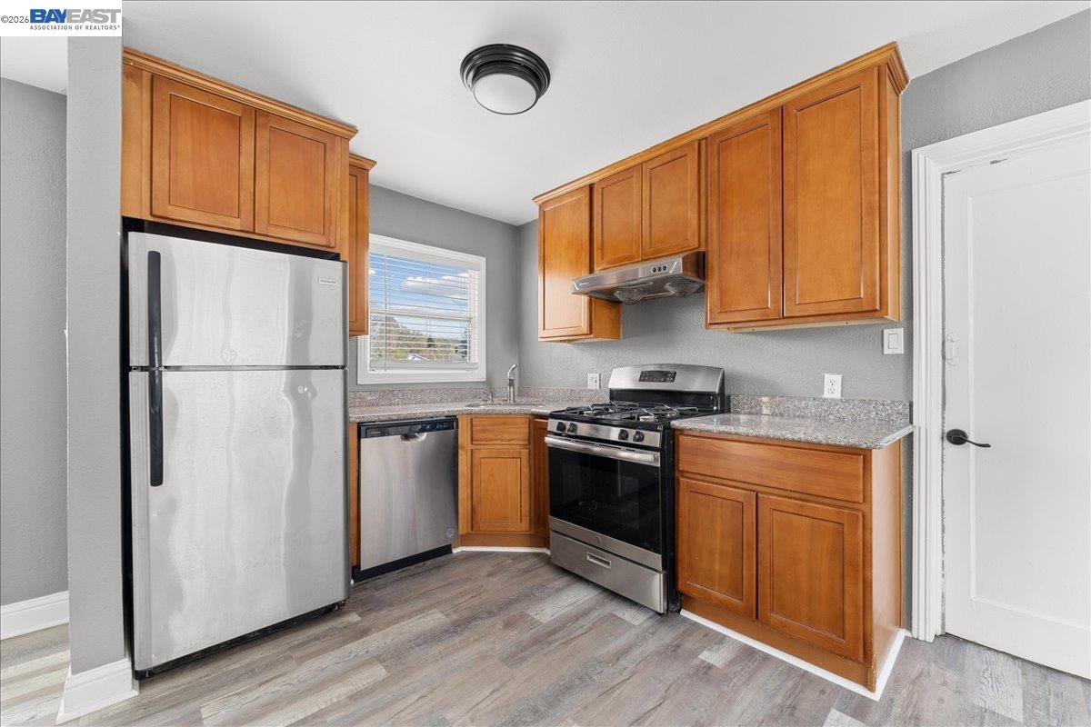 Detail Gallery Image 3 of 31 For 2315 West Ave, Santa Rosa,  CA 95407 - 3 Beds | 1 Baths