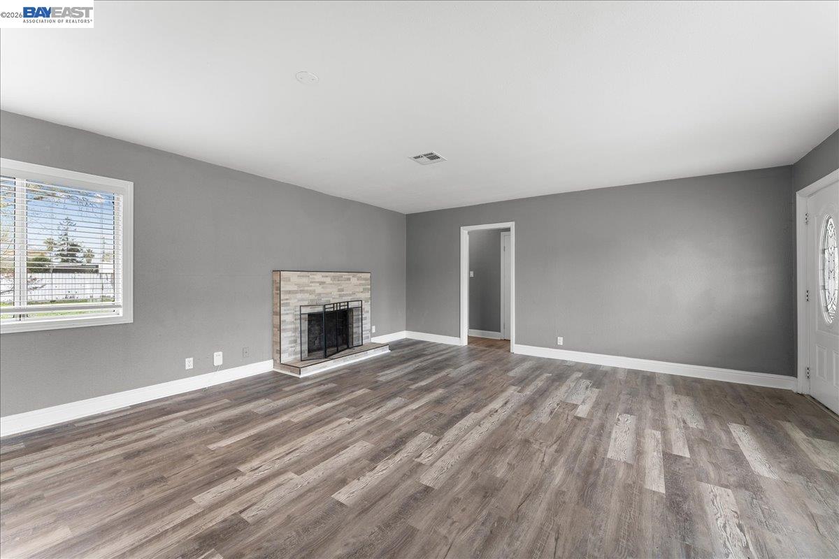 Detail Gallery Image 5 of 31 For 2315 West Ave, Santa Rosa,  CA 95407 - 3 Beds | 1 Baths