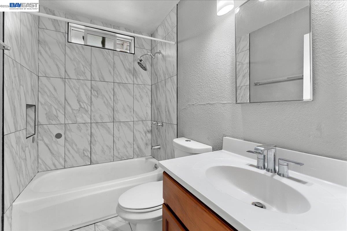 Detail Gallery Image 6 of 31 For 2315 West Ave, Santa Rosa,  CA 95407 - 3 Beds | 1 Baths