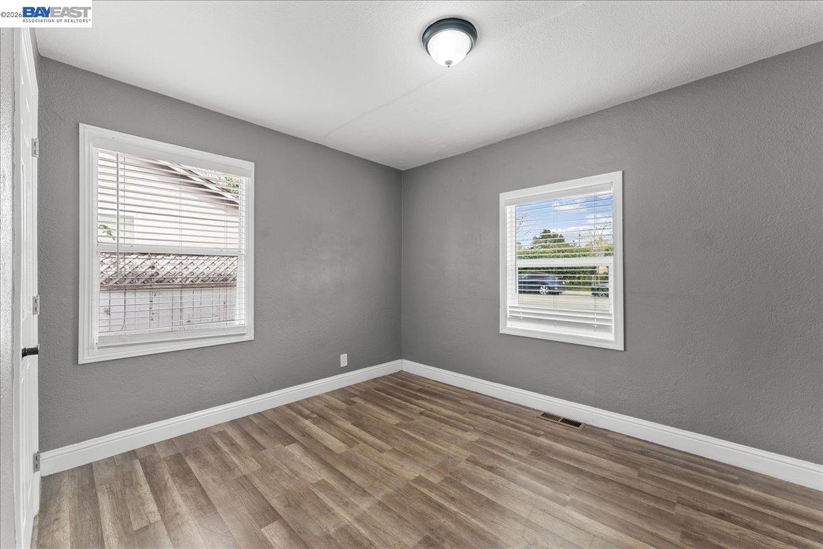 Detail Gallery Image 9 of 31 For 2315 West Ave, Santa Rosa,  CA 95407 - 3 Beds | 1 Baths