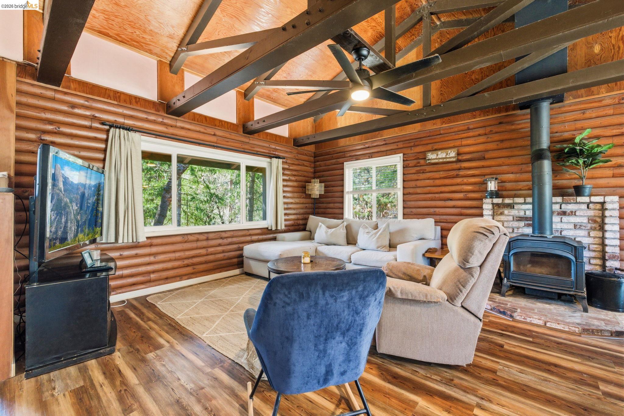 Detail Gallery Image 3 of 36 For 16398 Estralita Dr, Sonora,  CA 95370 - 3 Beds | 3 Baths