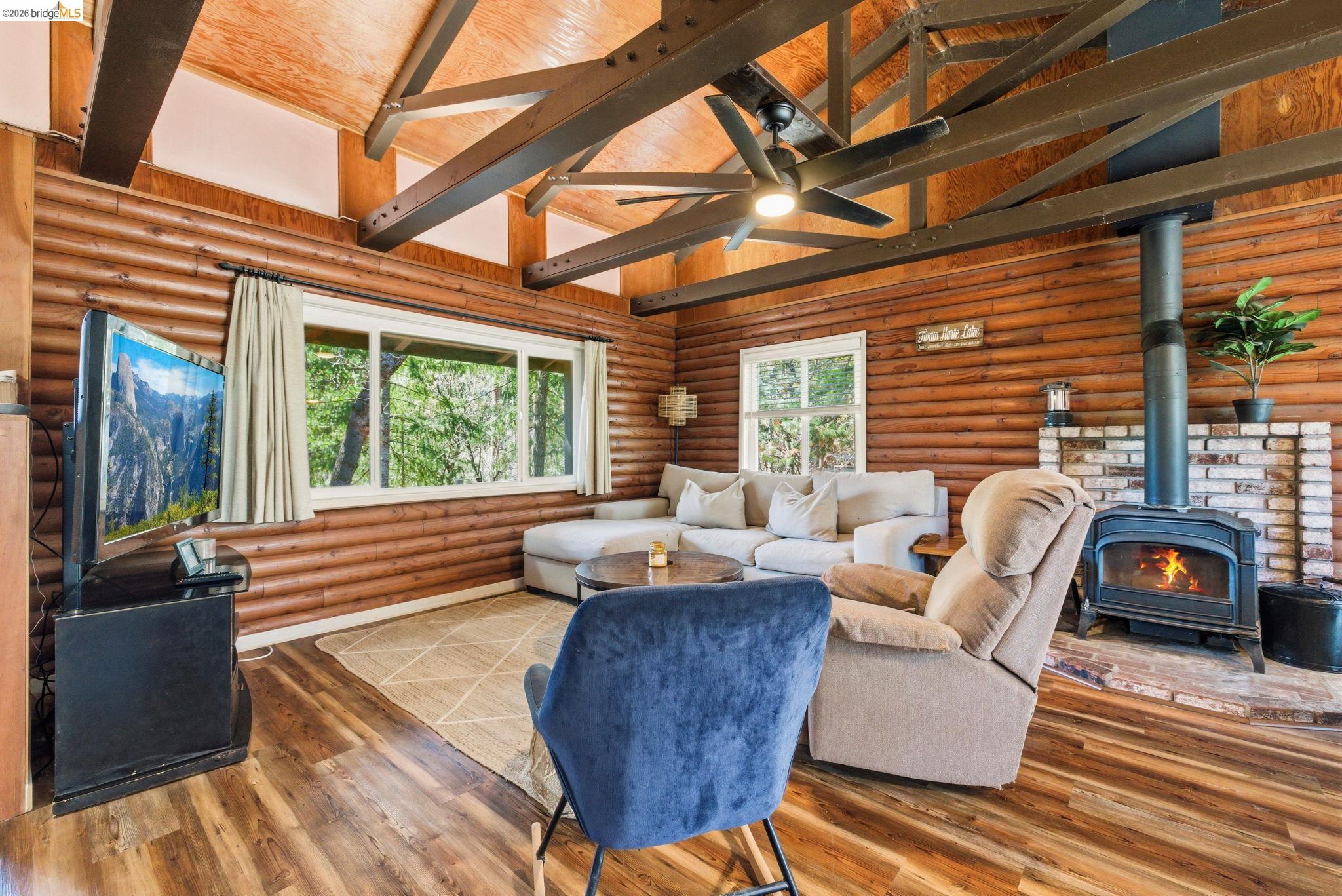 Detail Gallery Image 4 of 36 For 16398 Estralita Dr, Sonora,  CA 95370 - 3 Beds | 3 Baths