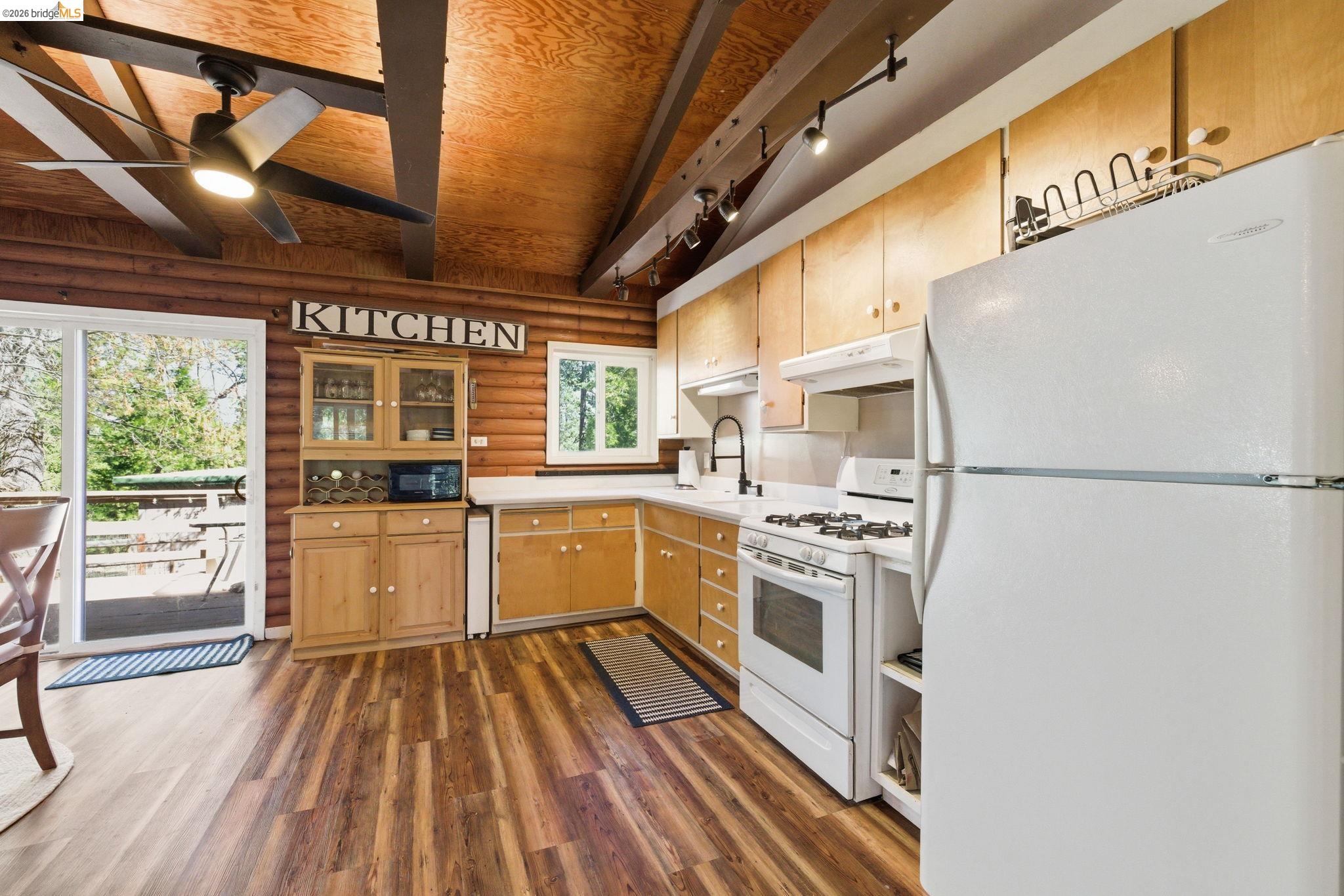 Detail Gallery Image 9 of 36 For 16398 Estralita Dr, Sonora,  CA 95370 - 3 Beds | 3 Baths