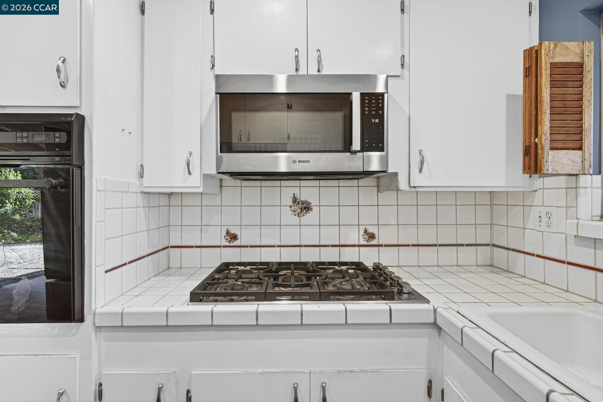 Detail Gallery Image 15 of 60 For 2555 Arroyo Ave, Pinole,  CA 94564-1003 - 3 Beds | 2 Baths