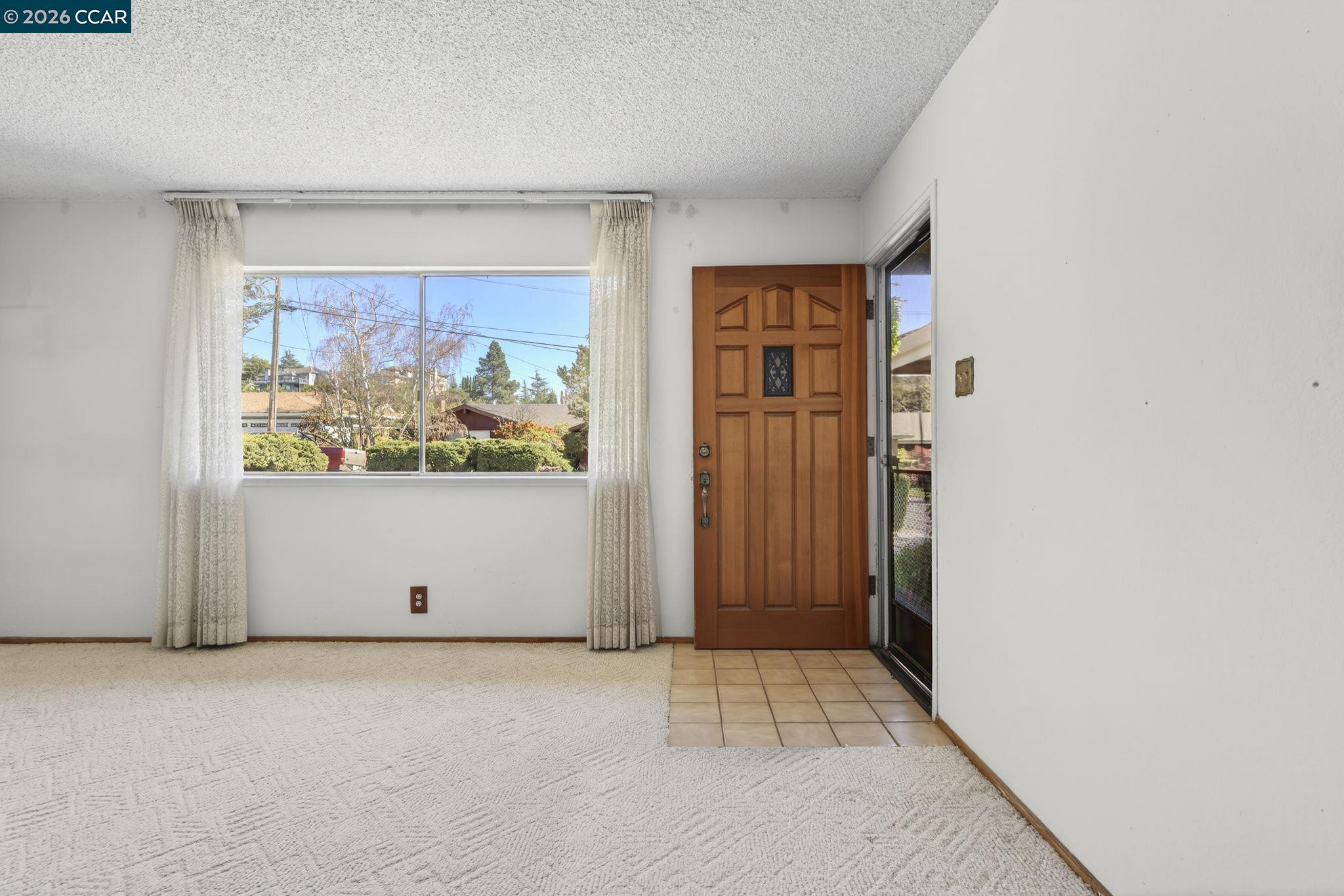 Detail Gallery Image 5 of 60 For 2555 Arroyo Ave, Pinole,  CA 94564-1003 - 3 Beds | 2 Baths