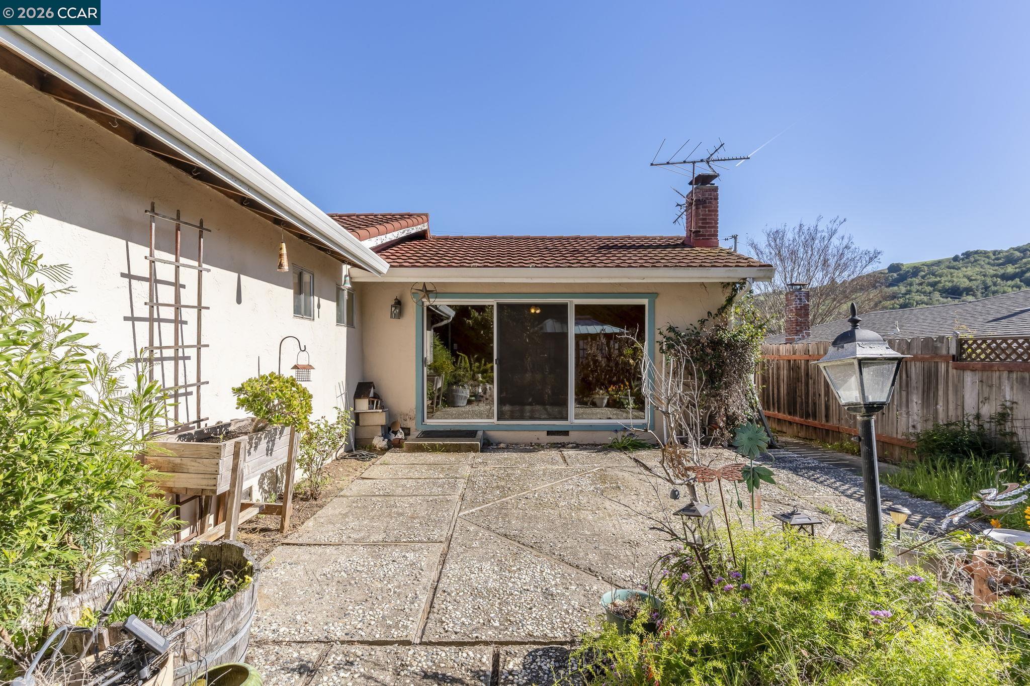 Detail Gallery Image 45 of 60 For 2555 Arroyo Ave, Pinole,  CA 94564-1003 - 3 Beds | 2 Baths