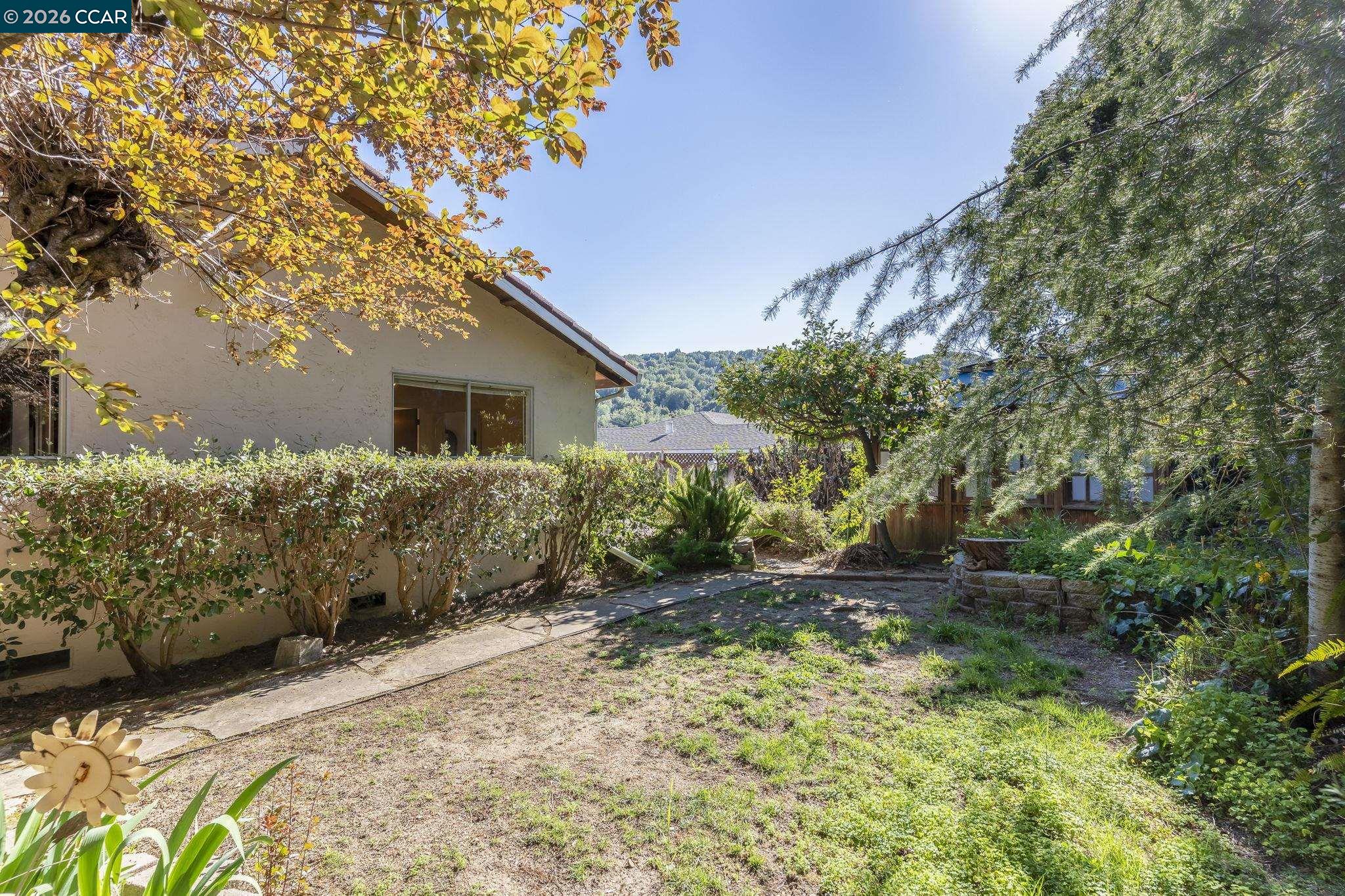 Detail Gallery Image 51 of 60 For 2555 Arroyo Ave, Pinole,  CA 94564-1003 - 3 Beds | 2 Baths