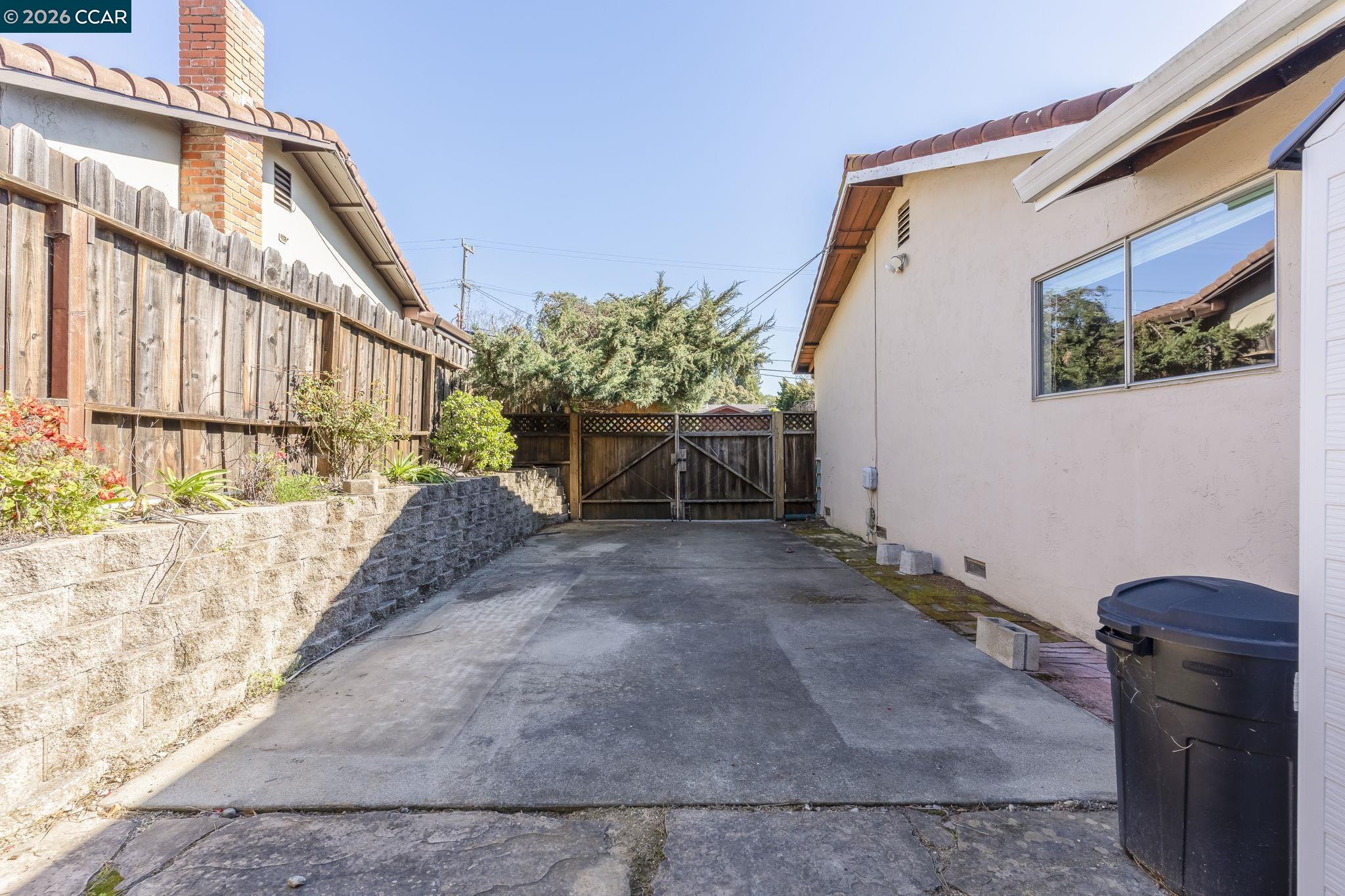 Detail Gallery Image 56 of 60 For 2555 Arroyo Ave, Pinole,  CA 94564-1003 - 3 Beds | 2 Baths