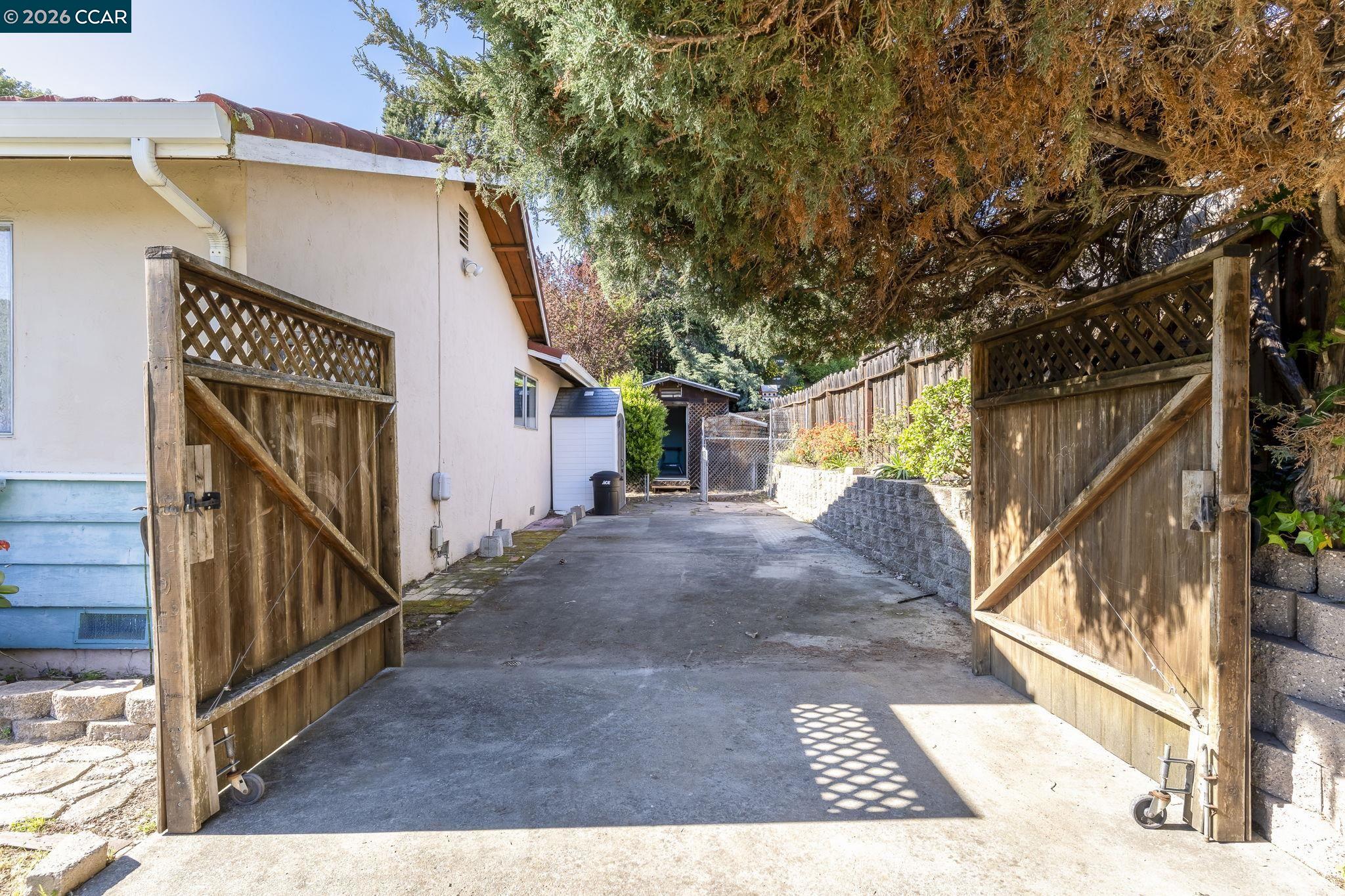 Detail Gallery Image 58 of 60 For 2555 Arroyo Ave, Pinole,  CA 94564-1003 - 3 Beds | 2 Baths