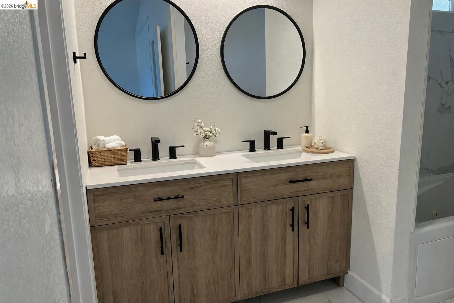 Detail Gallery Image 14 of 26 For 4805 Clarity Ct, Sacramento,  CA 95842 - 4 Beds | 2/1 Baths