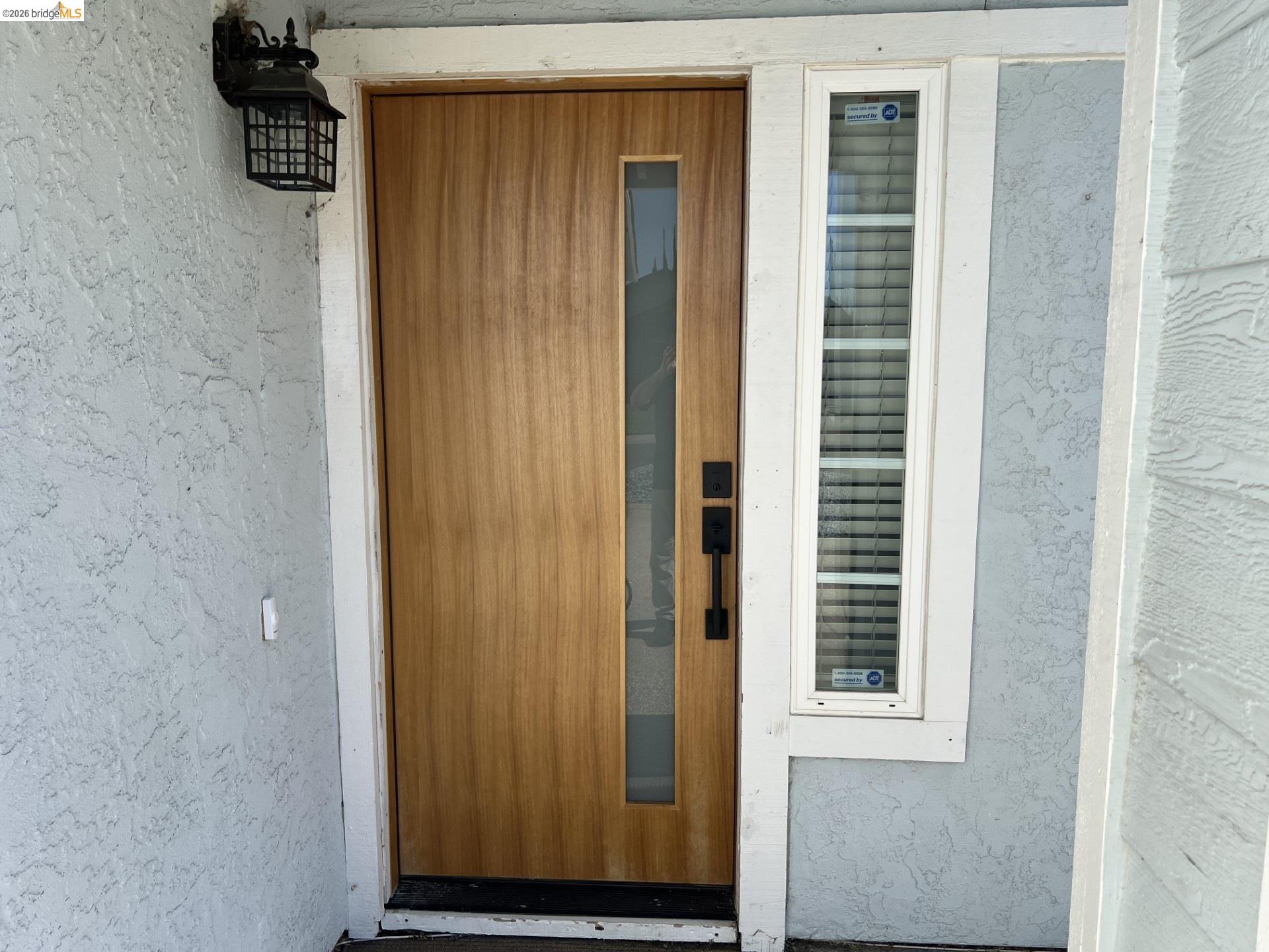 Detail Gallery Image 4 of 26 For 4805 Clarity Ct, Sacramento,  CA 95842 - 4 Beds | 2/1 Baths