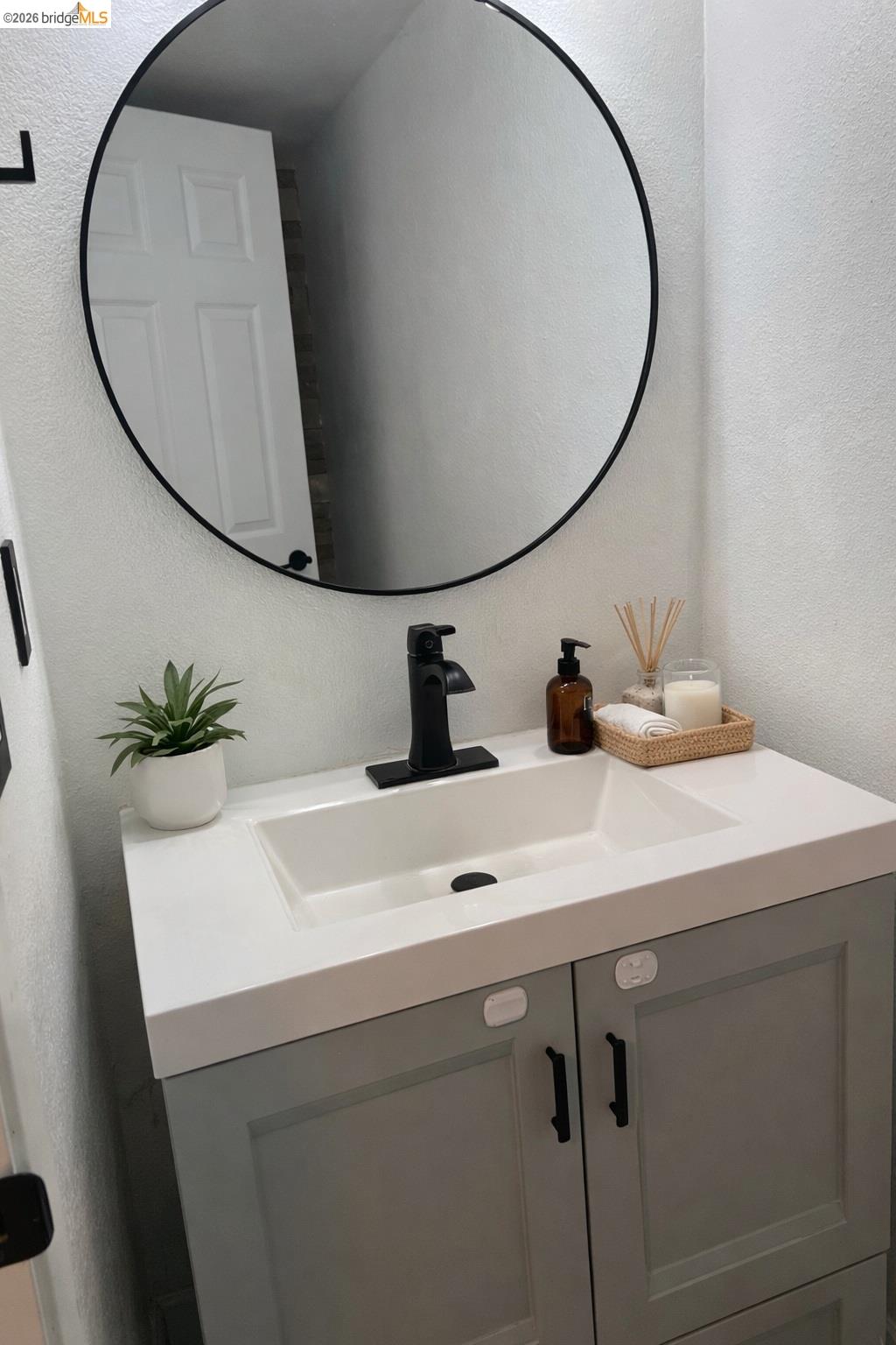 Detail Gallery Image 6 of 26 For 4805 Clarity Ct, Sacramento,  CA 95842 - 4 Beds | 2/1 Baths