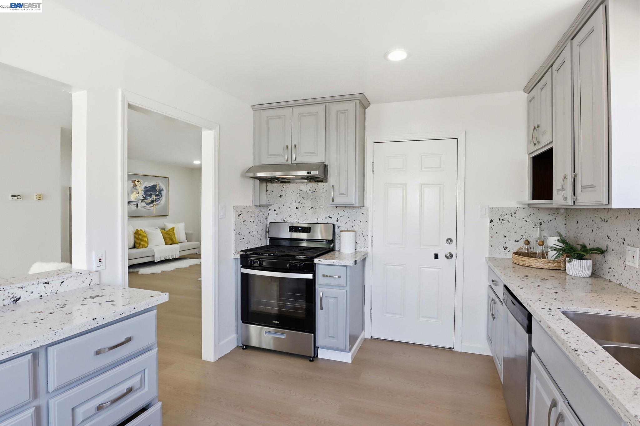Detail Gallery Image 12 of 41 For 26802 Lakewood Way, Hayward,  CA 94544 - 4 Beds | 2 Baths