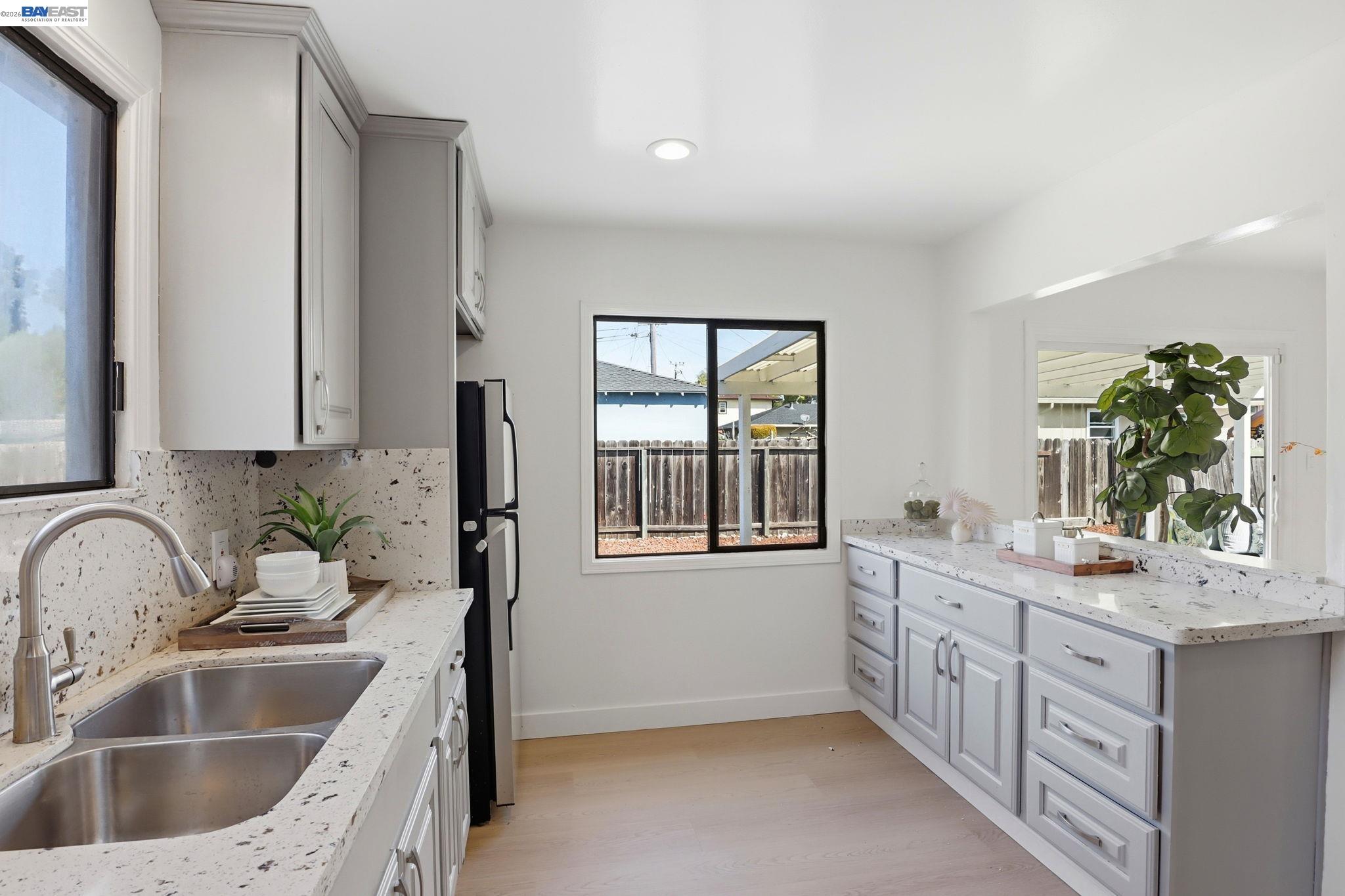 Detail Gallery Image 13 of 41 For 26802 Lakewood Way, Hayward,  CA 94544 - 4 Beds | 2 Baths